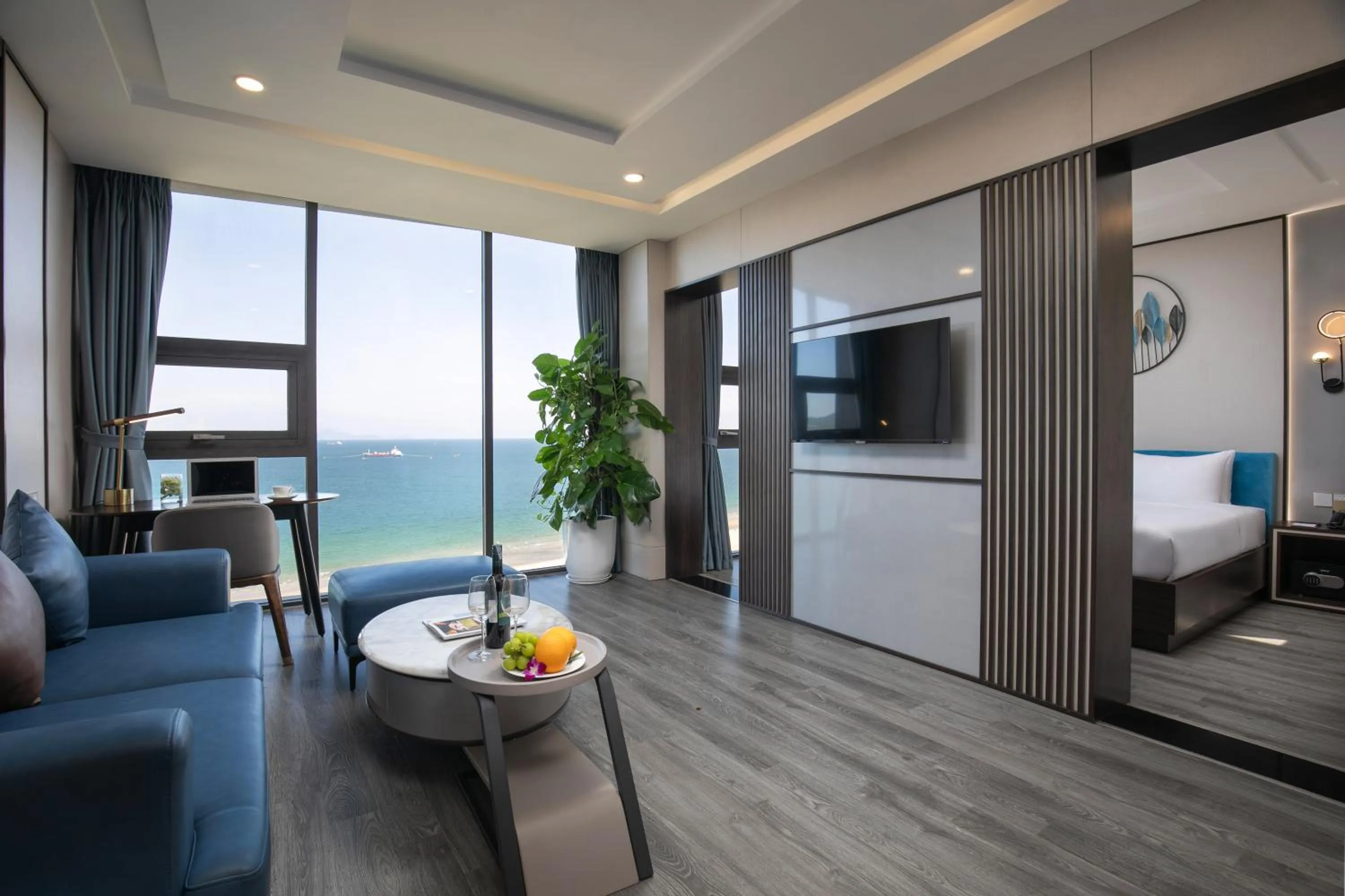 Living room, Bed in Mangata Beachfront Hotel - Rooftop Bar Sea View