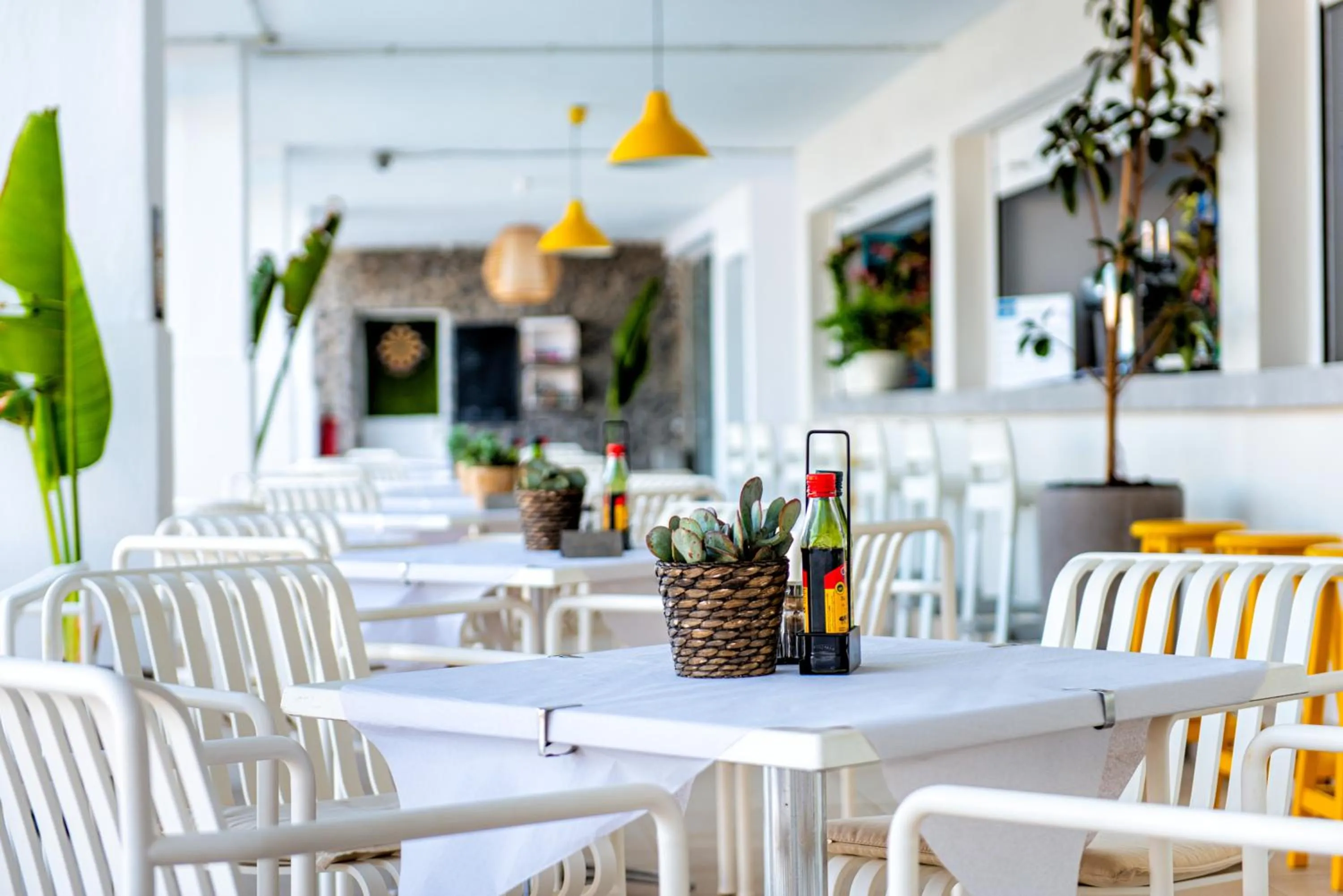 Lounge or bar in Atlantic Holiday Hotel