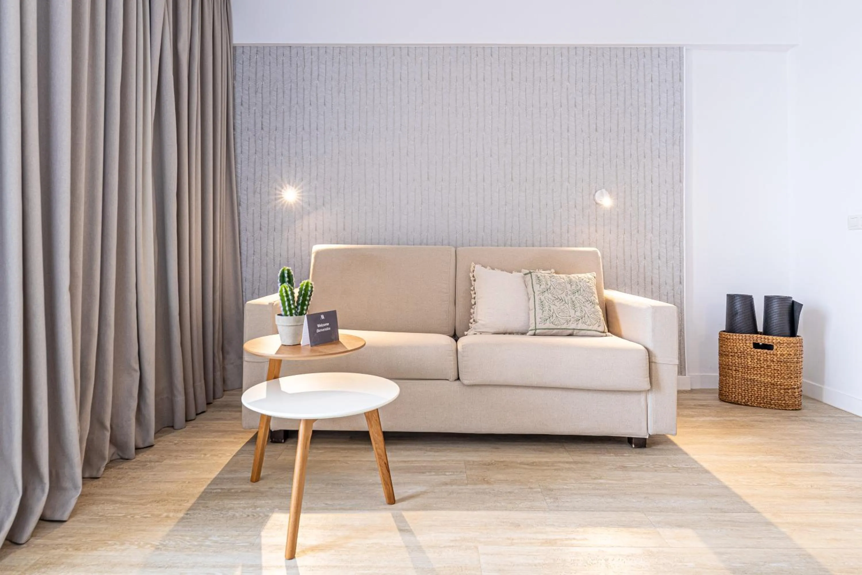 Living room in Atlantic Holiday Hotel