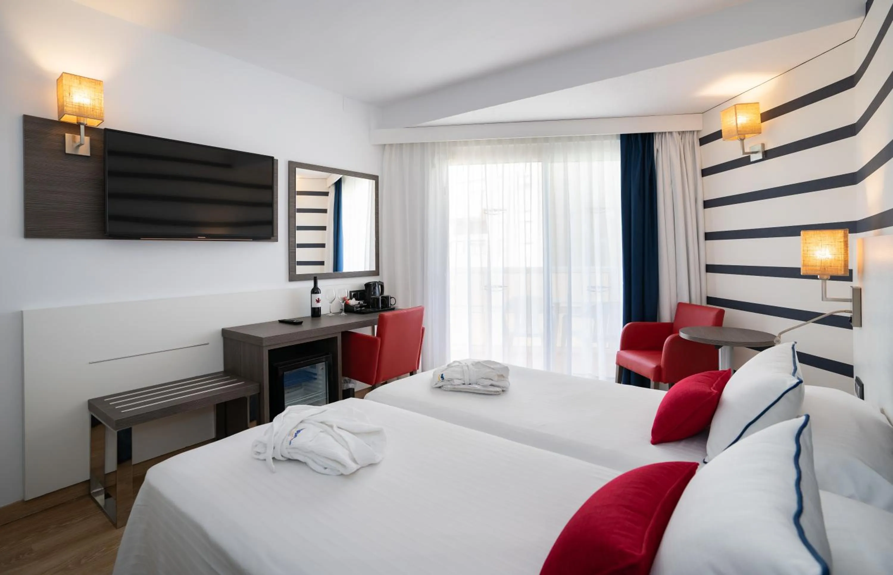 Photo of the whole room, Bed in Medplaya Hotel Riudor - Adults Recommended