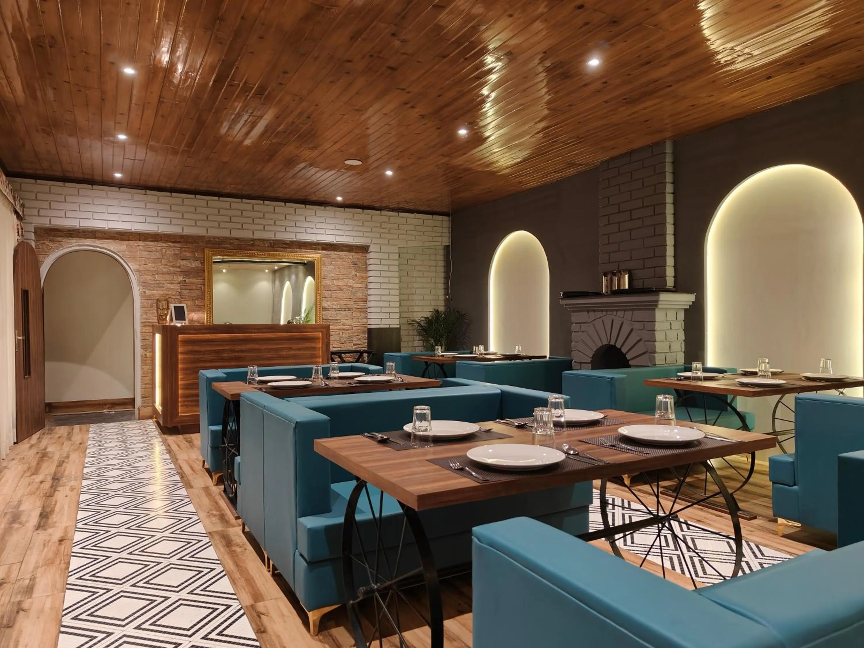 Restaurant/places to eat in Mount Polaris Suites & Spa