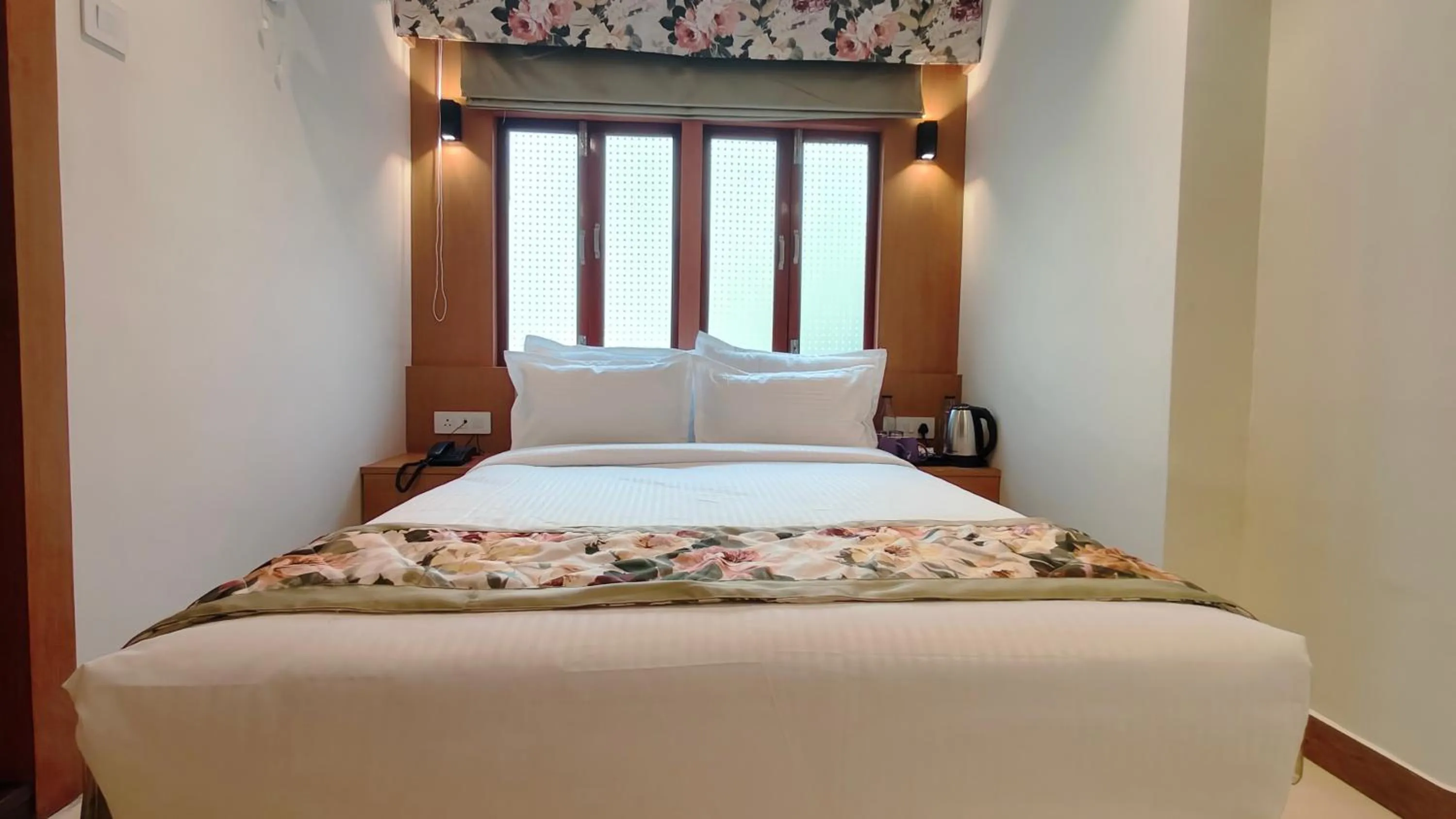 Bed in Mount Polaris Suites & Spa