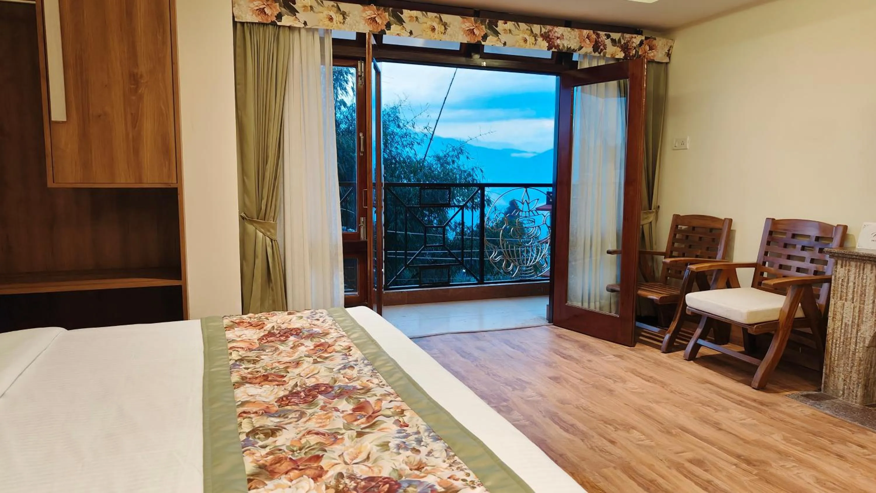 Bed in Mount Polaris Suites & Spa