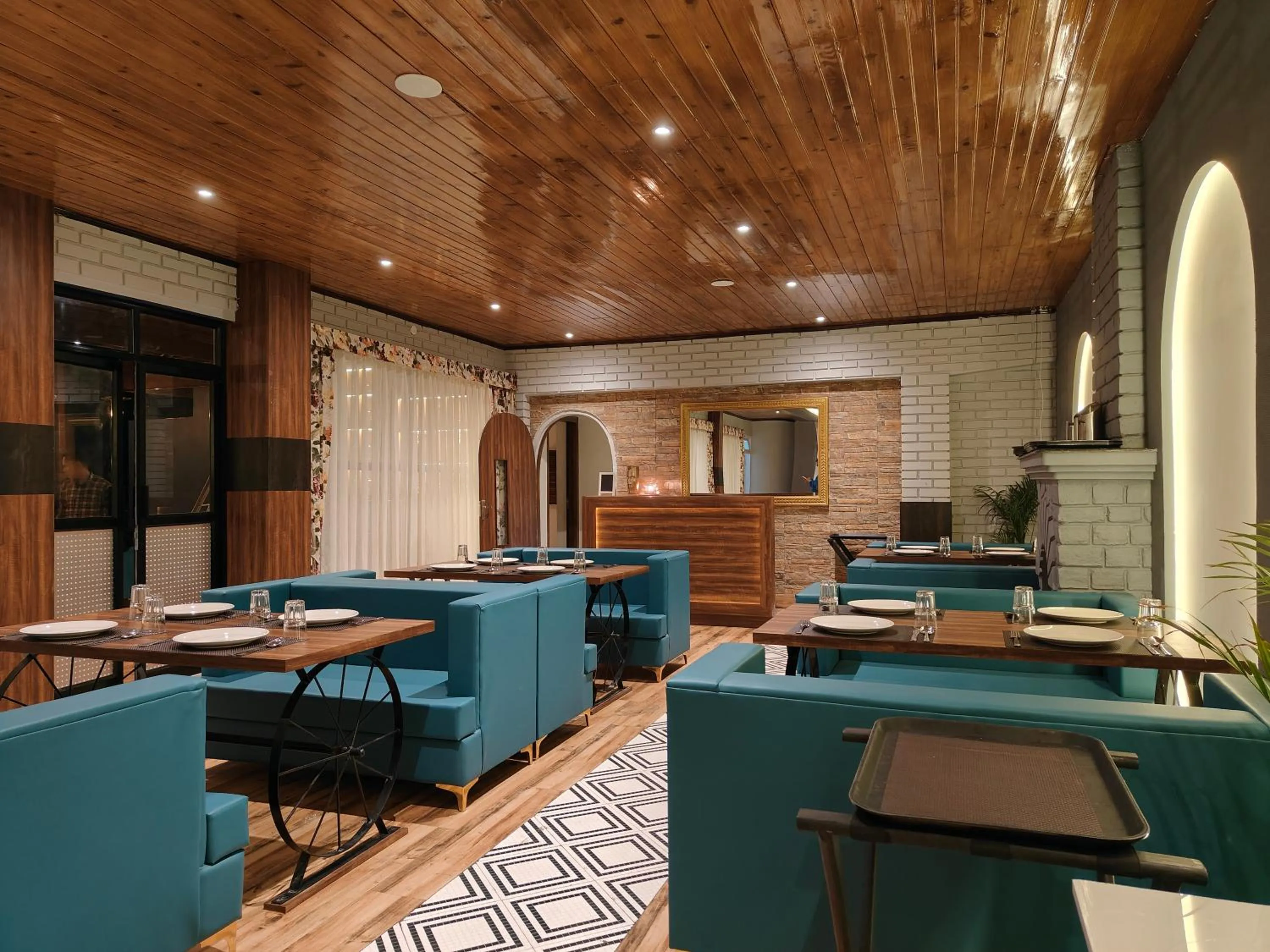 Restaurant/places to eat in Mount Polaris Suites & Spa