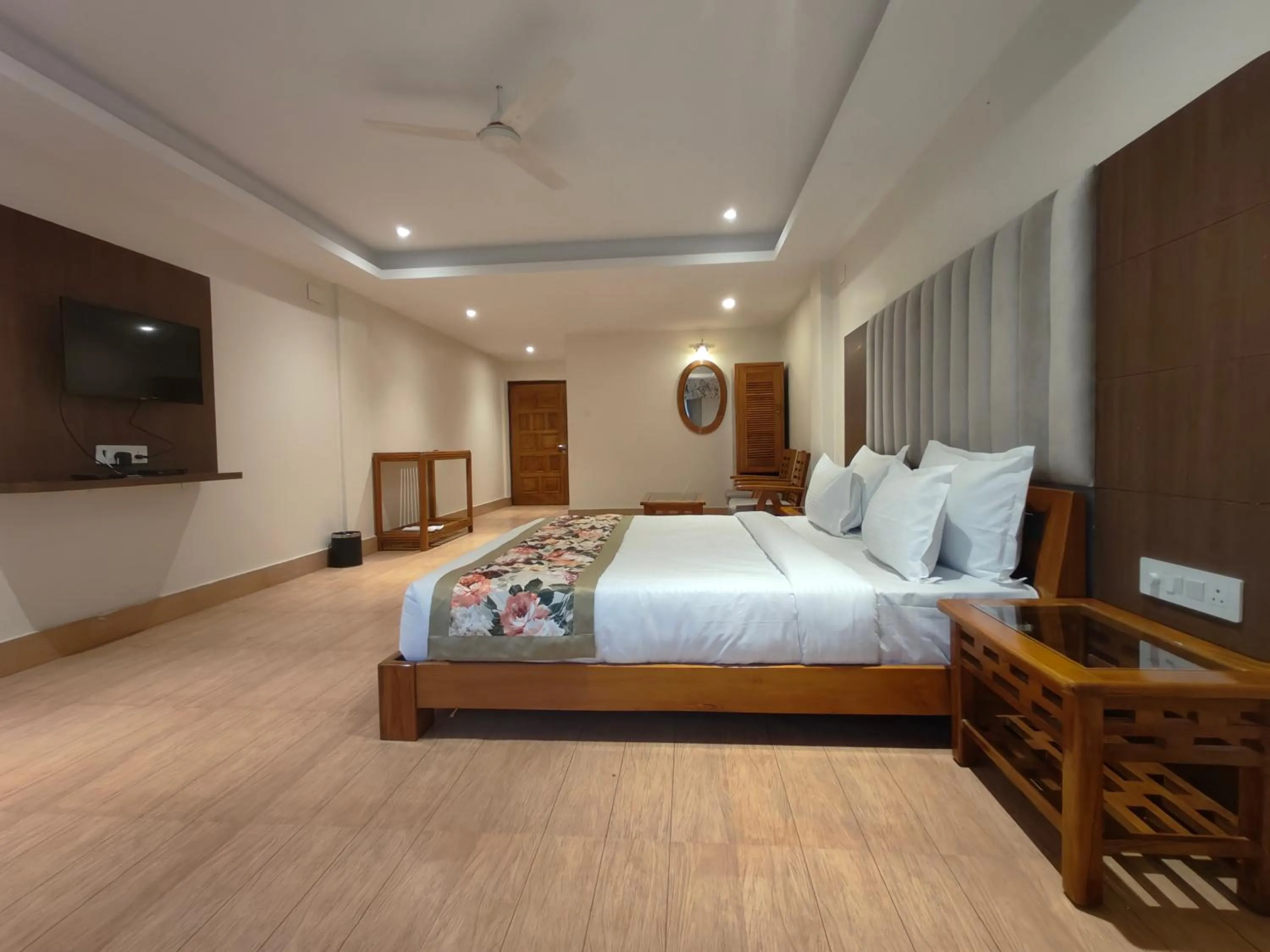 Photo of the whole room, Bed in Mount Polaris Suites & Spa