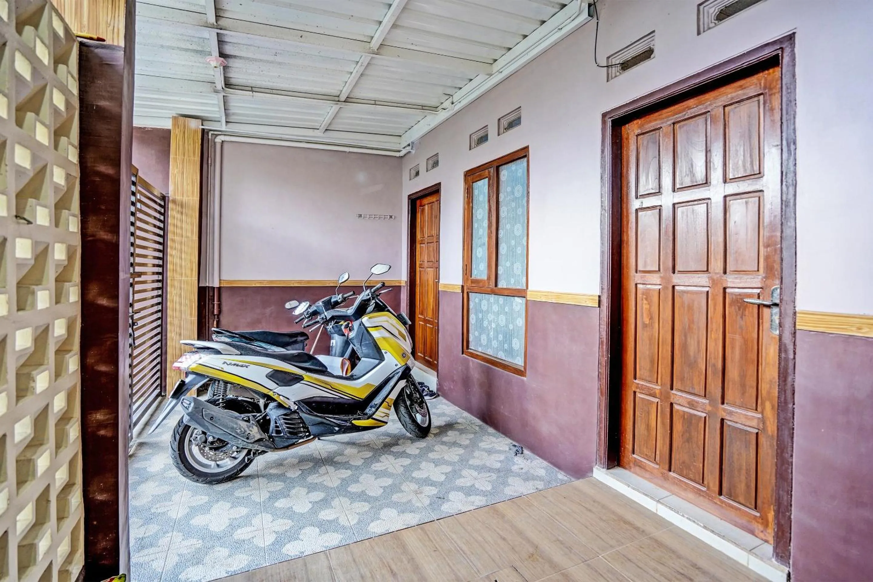 Lobby or reception in SPOT ON 92370 Sobat Ijen HomestayNearSungai Prengsengan