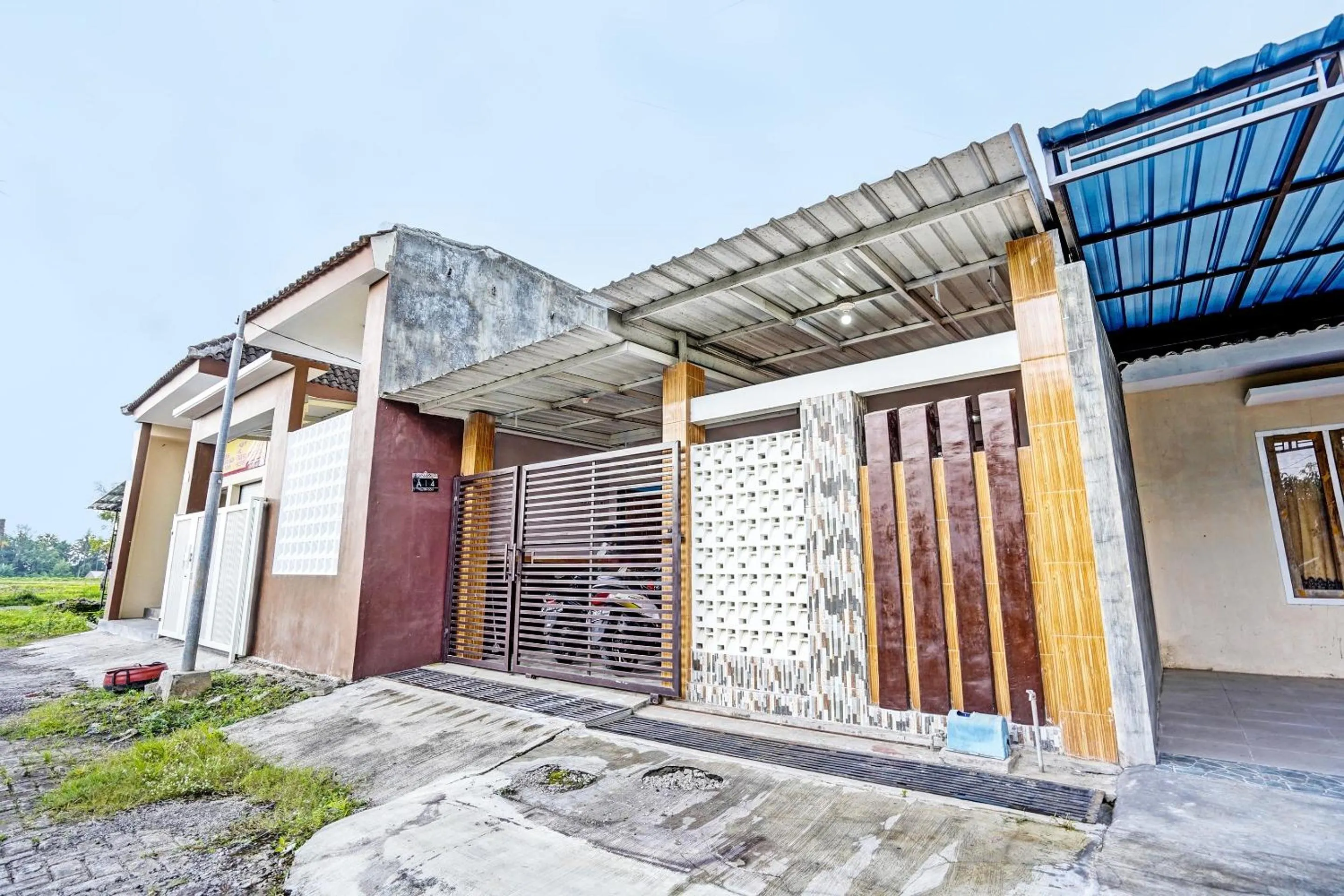 Facade/entrance in SPOT ON 92370 Sobat Ijen HomestayNearSungai Prengsengan