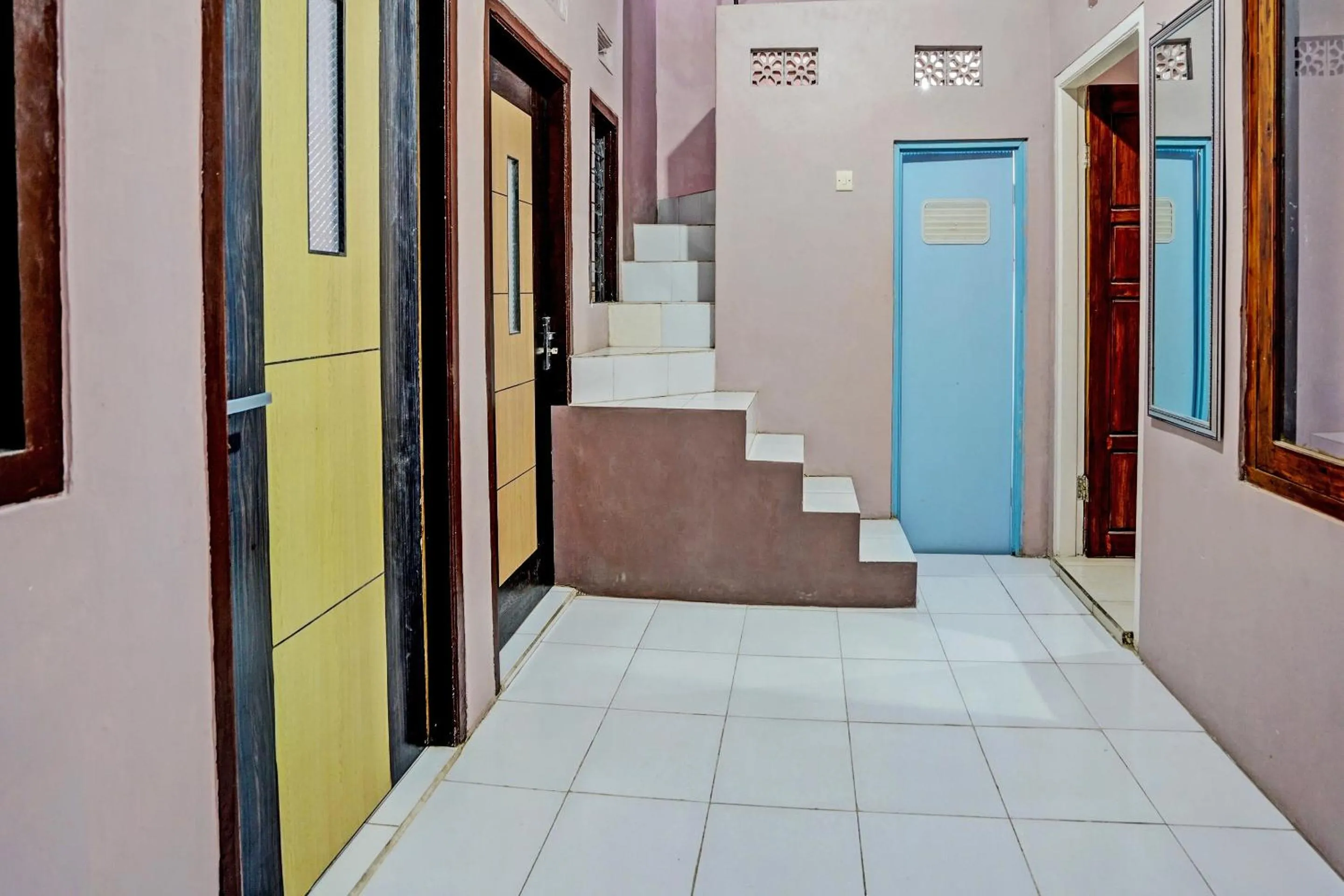 Lobby or reception in SPOT ON 92370 Sobat Ijen HomestayNearSungai Prengsengan