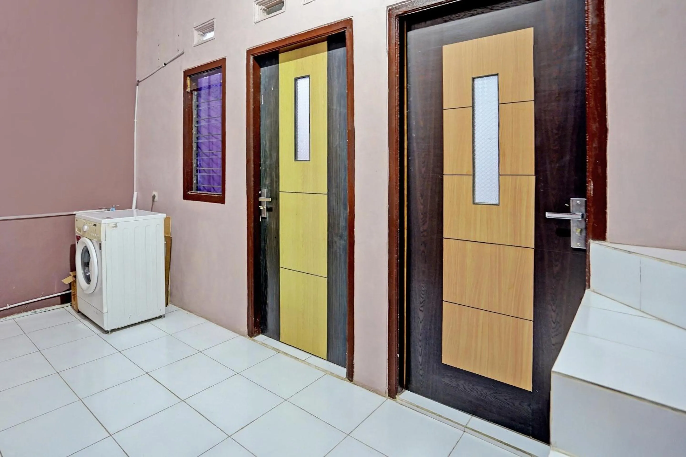 Lobby or reception in SPOT ON 92370 Sobat Ijen HomestayNearSungai Prengsengan