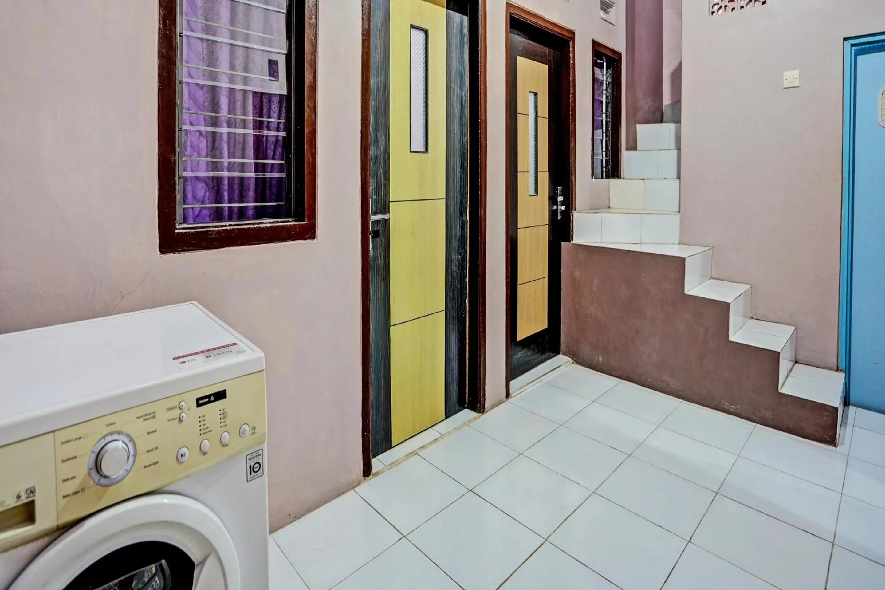 Lobby or reception in SPOT ON 92370 Sobat Ijen HomestayNearSungai Prengsengan