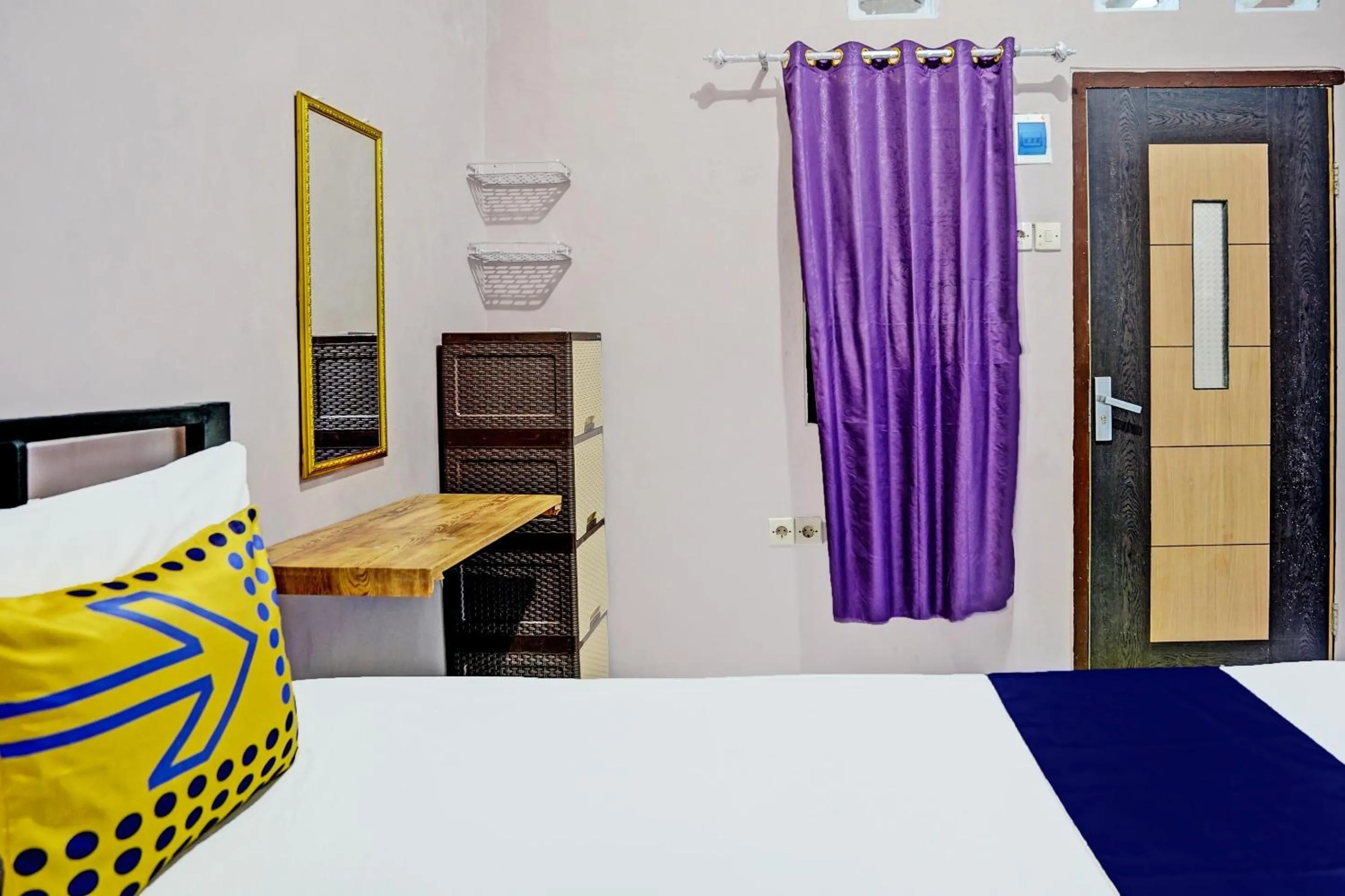 Bedroom, Bed in SPOT ON 92370 Sobat Ijen HomestayNearSungai Prengsengan