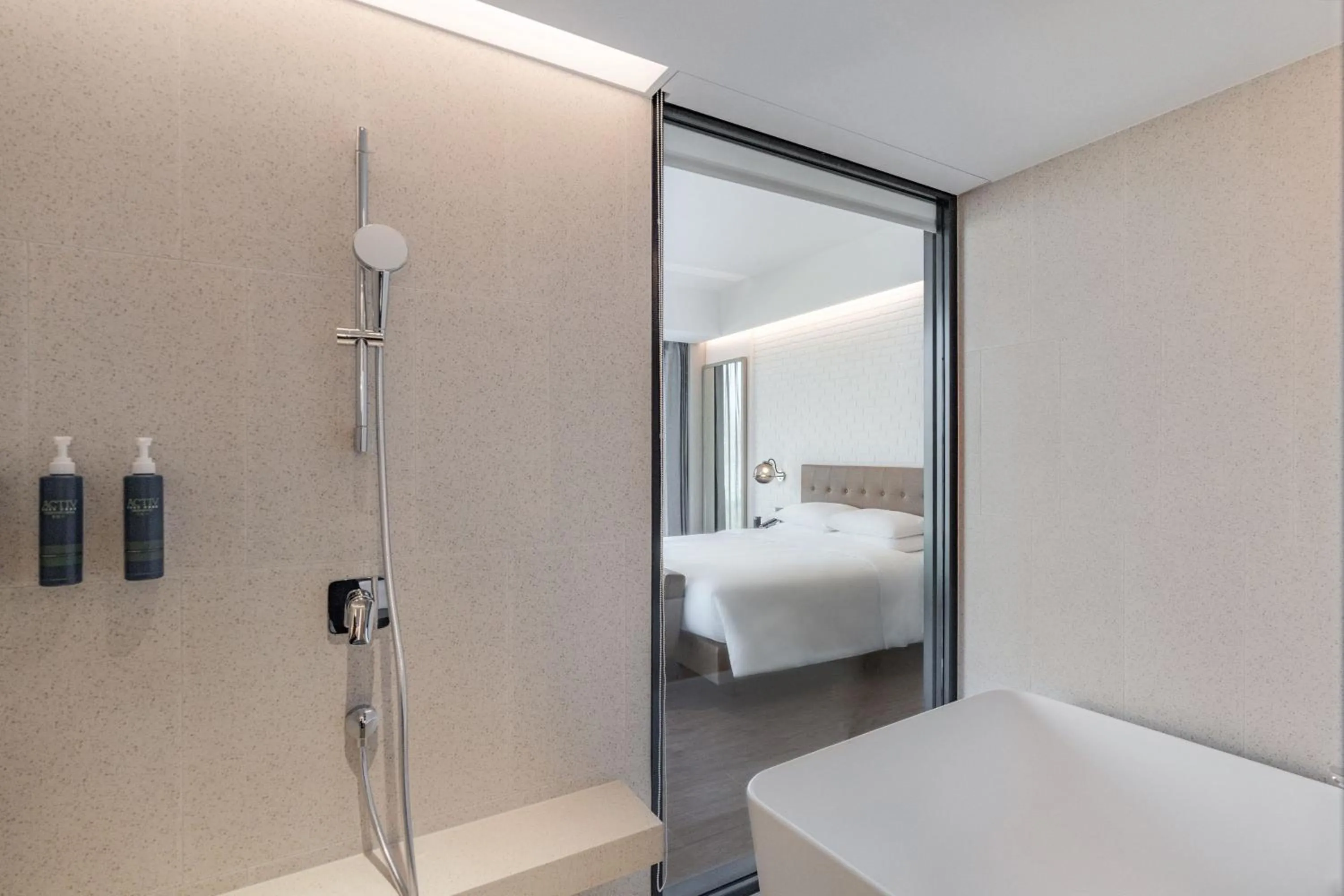 Photo of the whole room, Bed in Four Points by Sheraton Taipei Bali