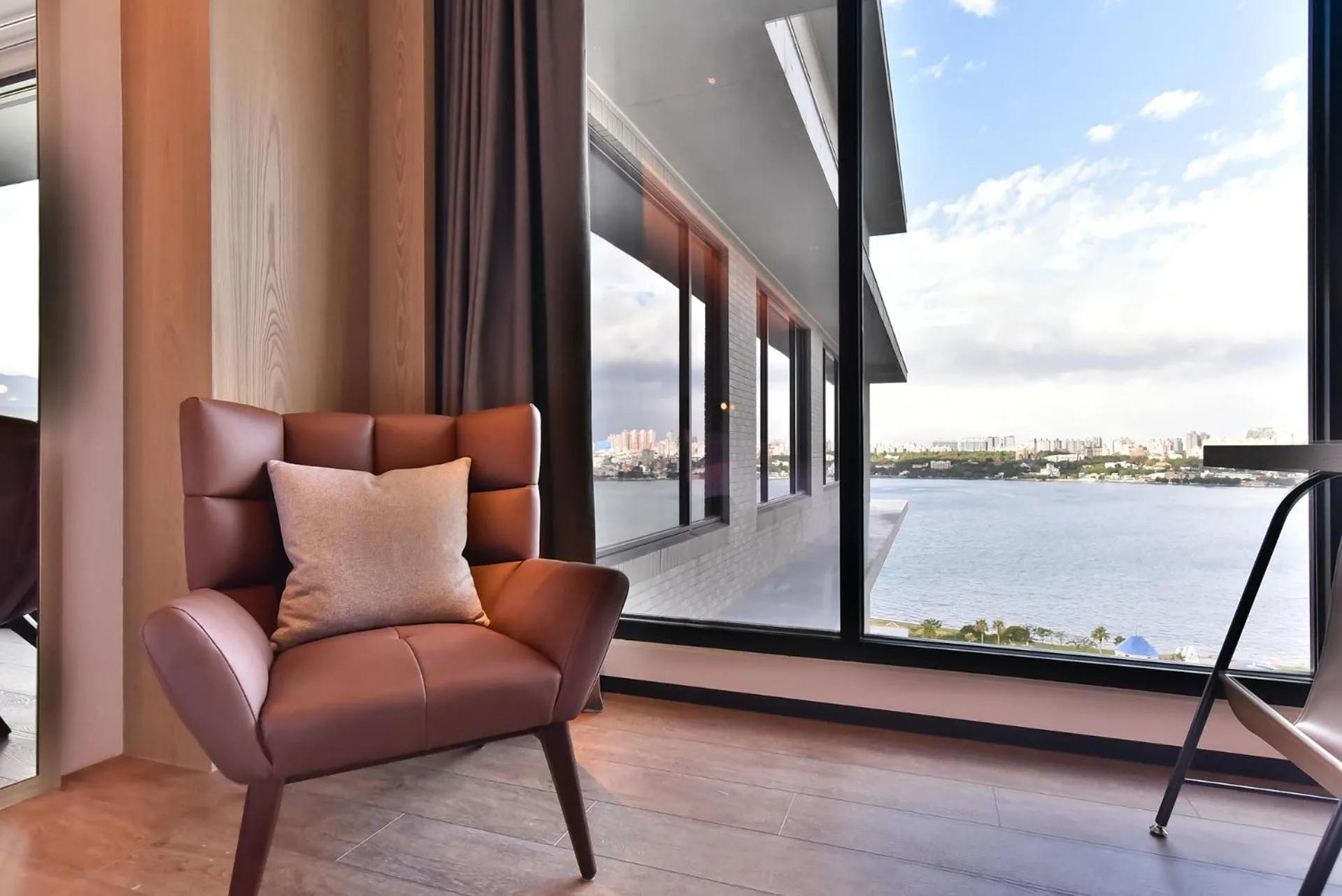 Seating area in Four Points by Sheraton Taipei Bali