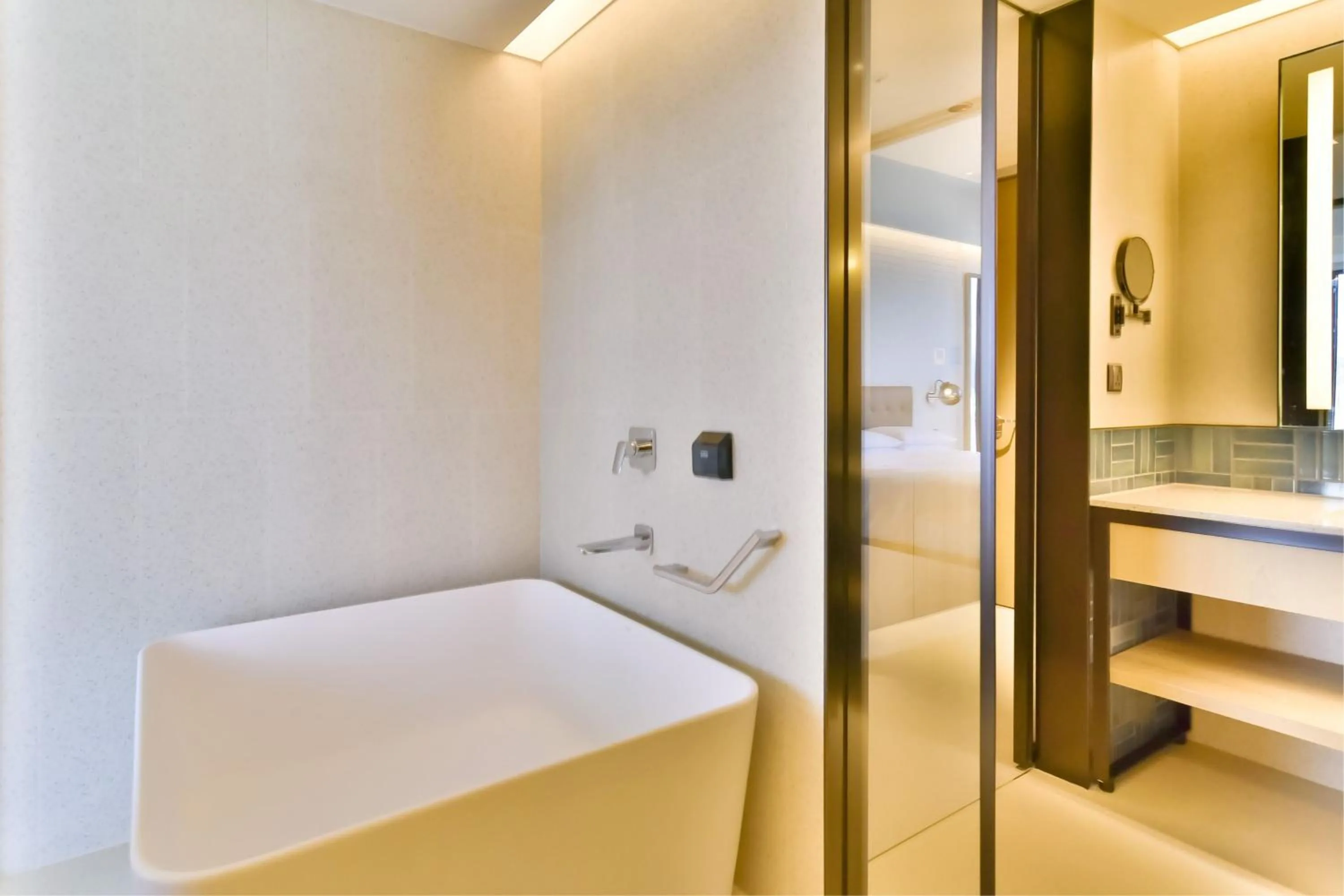 Bathroom, Bed in Four Points by Sheraton Taipei Bali