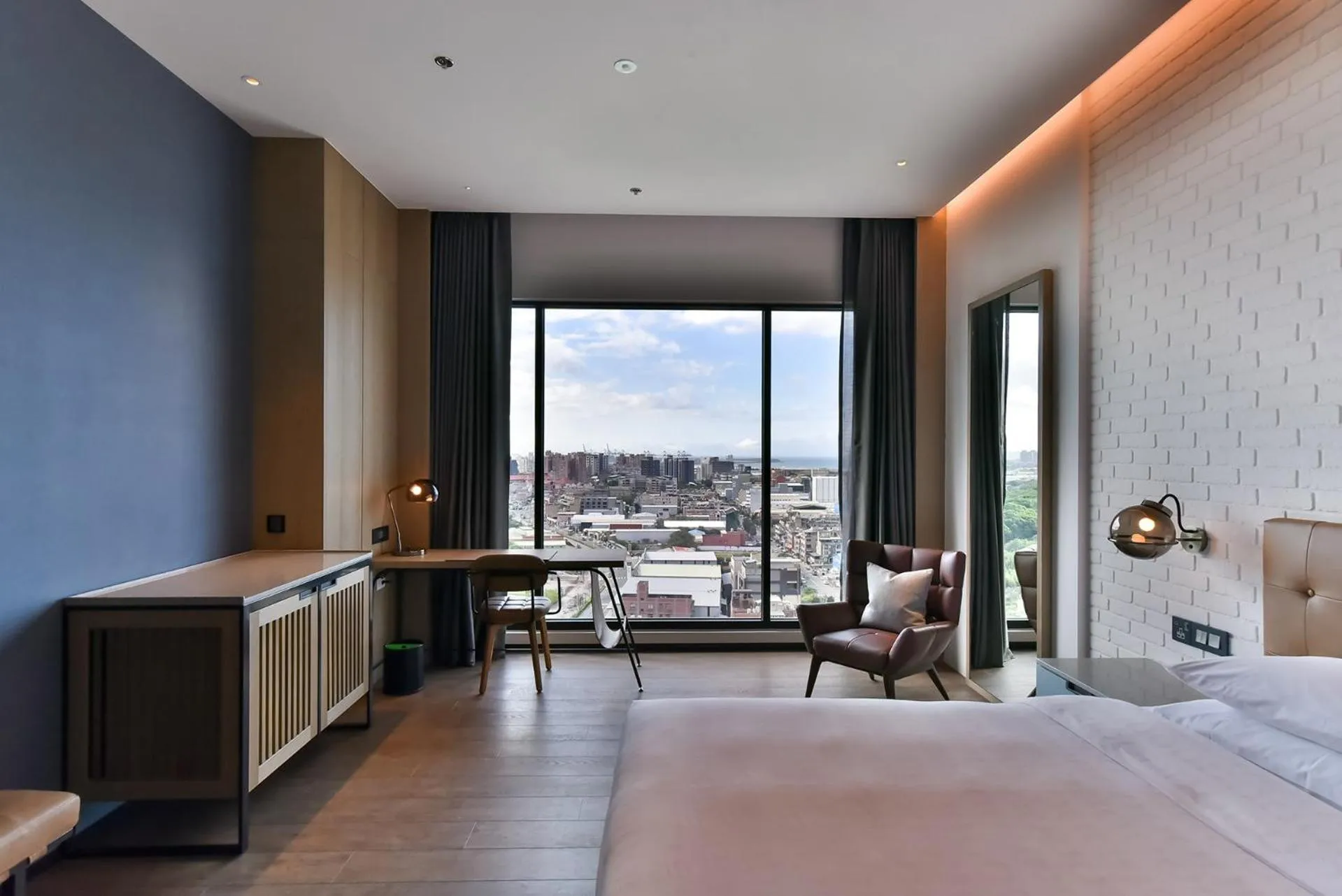 Bedroom, Bed in Four Points by Sheraton Taipei Bali