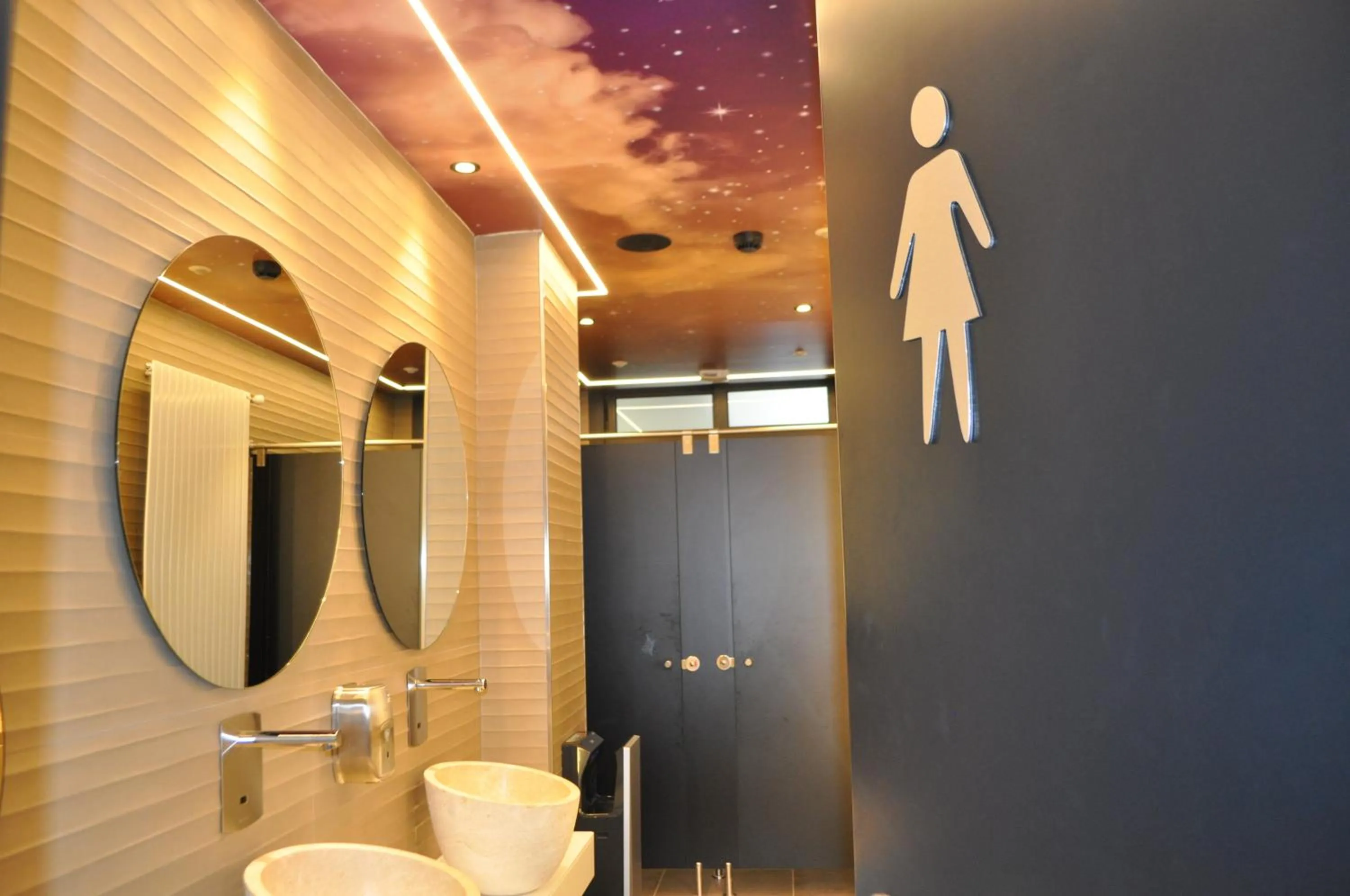 Toilet in Hotel Sanchez