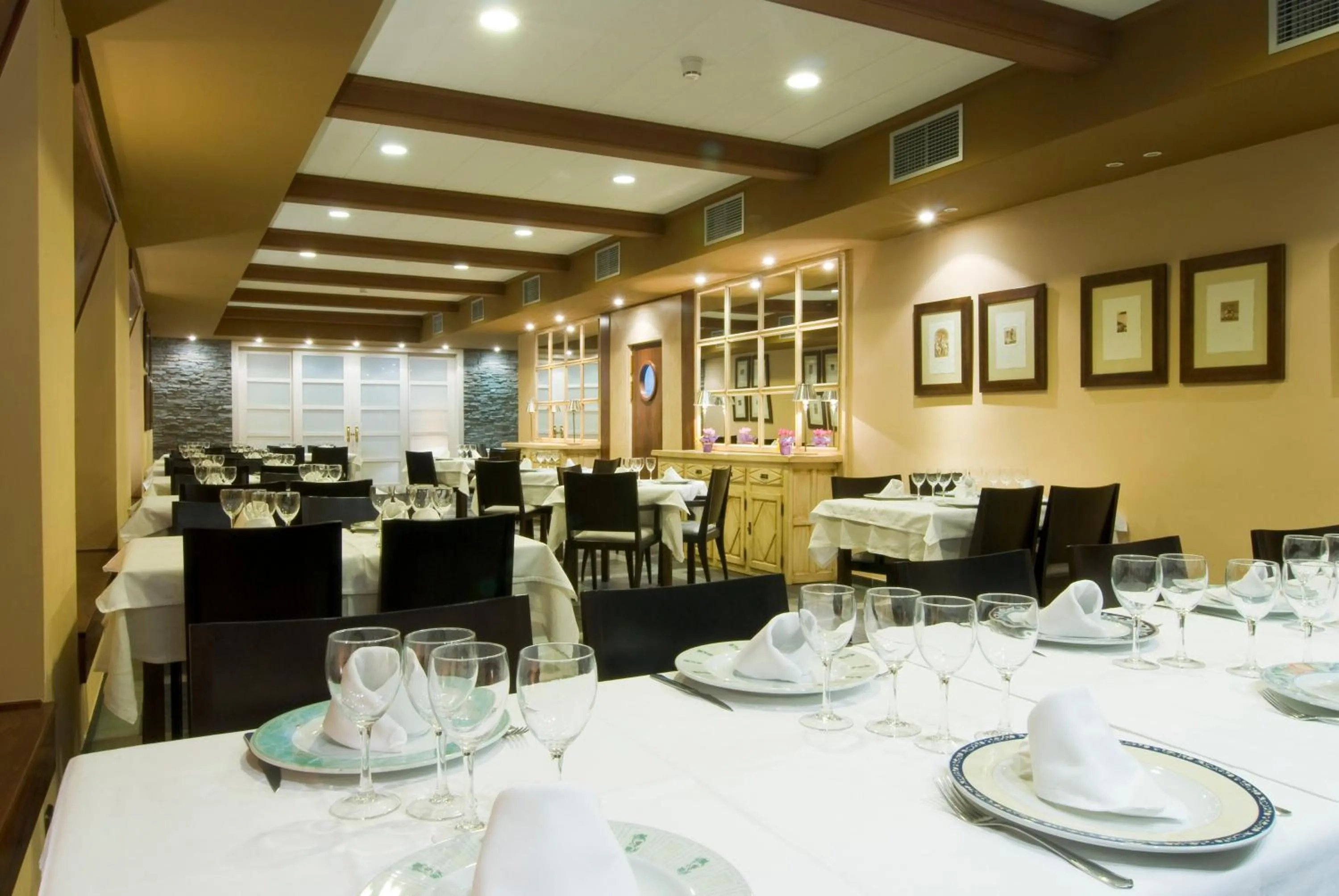 Restaurant/places to eat in Hotel Sanchez