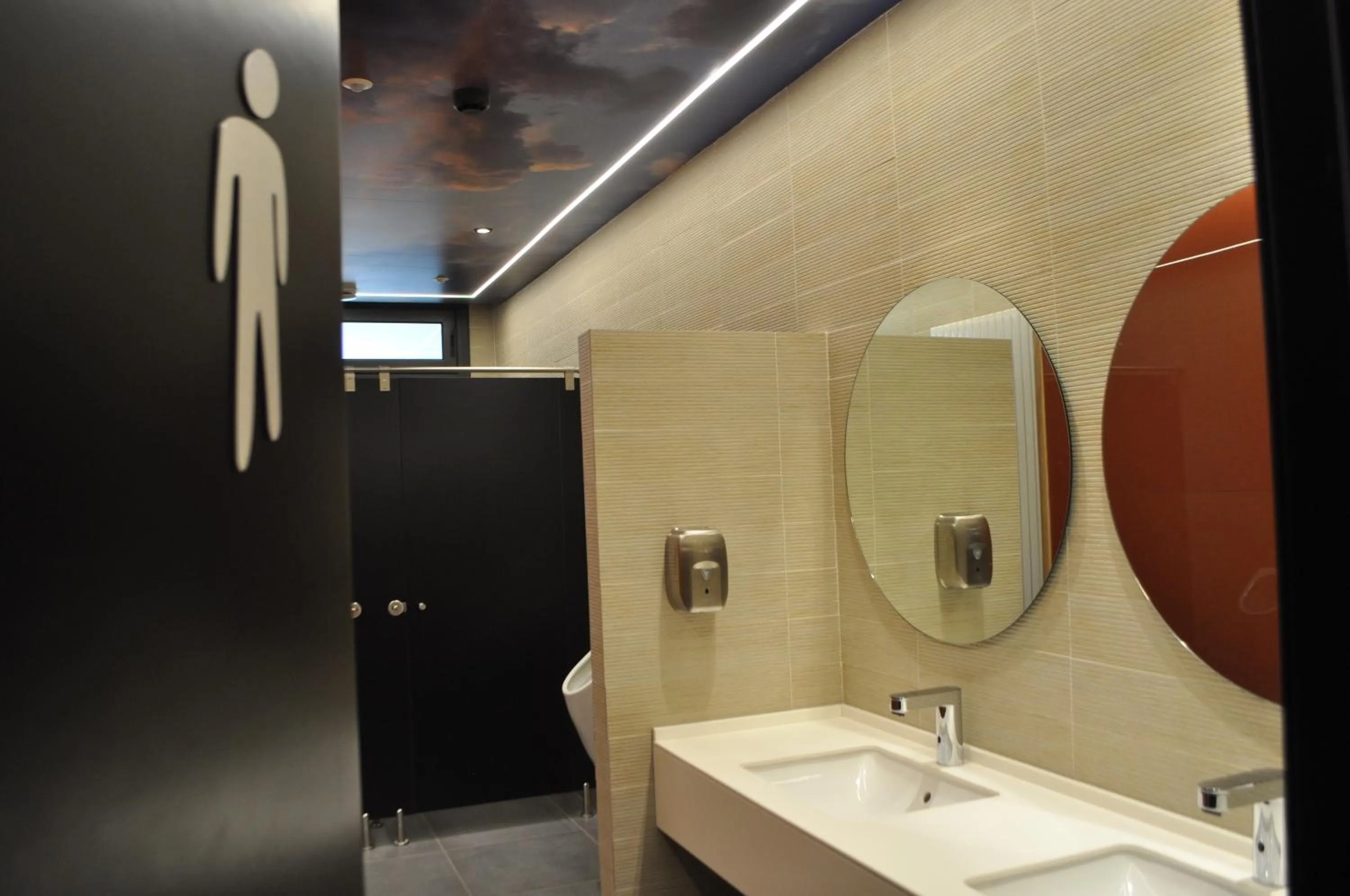 Restaurant/places to eat in Hotel Sanchez