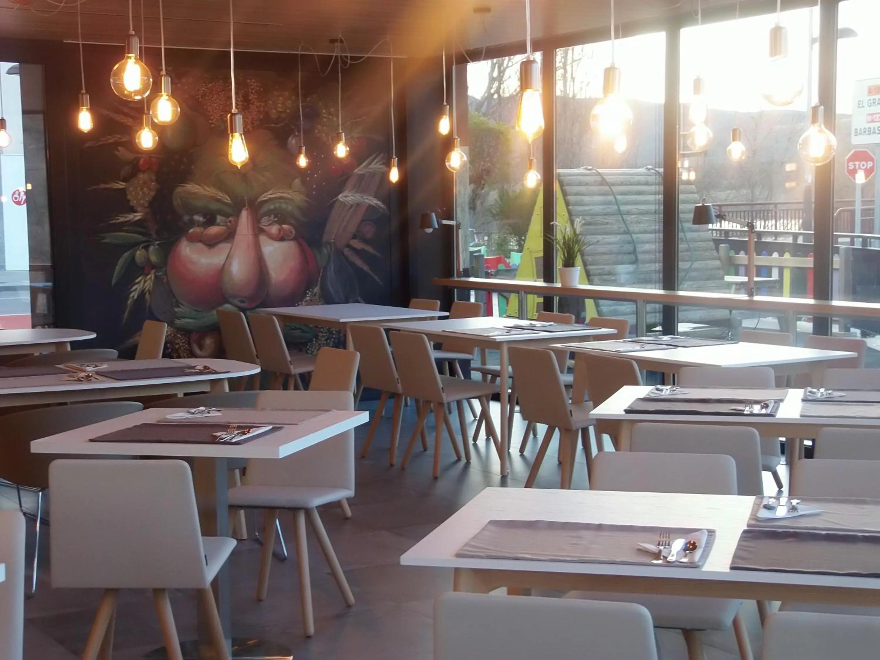 Restaurant/places to eat in Hotel Sanchez