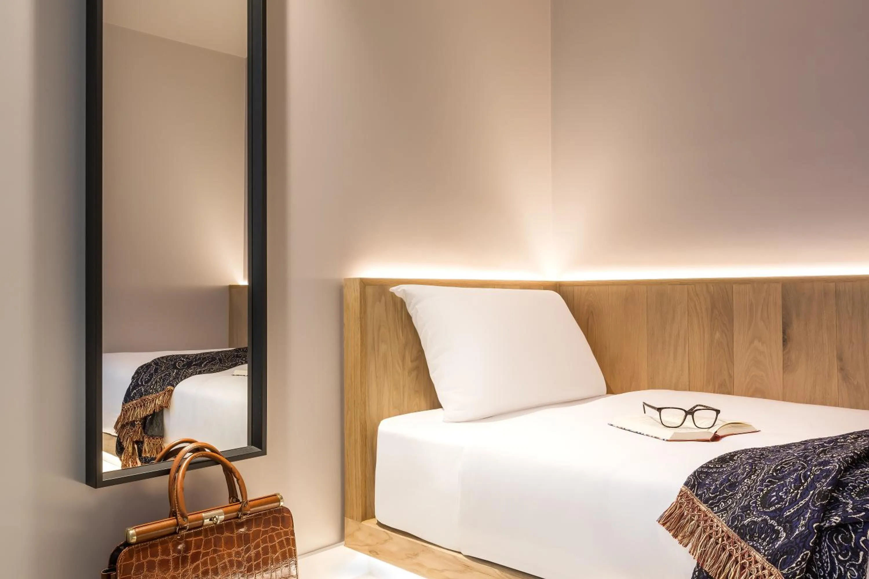 Bedroom, Bed in Zedwell Underground Hotel Tottenham Court Rd