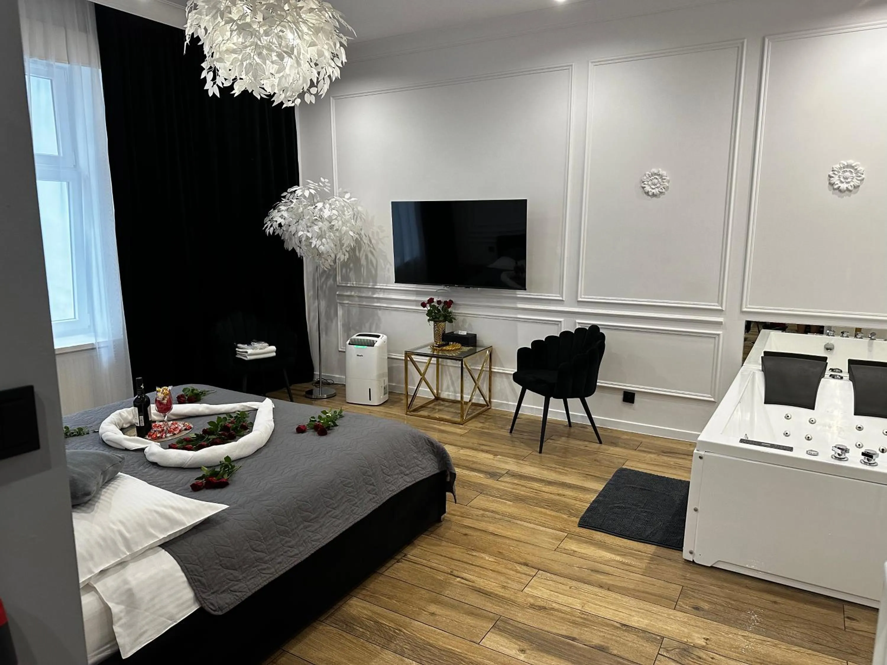 Photo of the whole room, Bed in Apartament z Jacuzzi Kraków SHINE Starowiślna