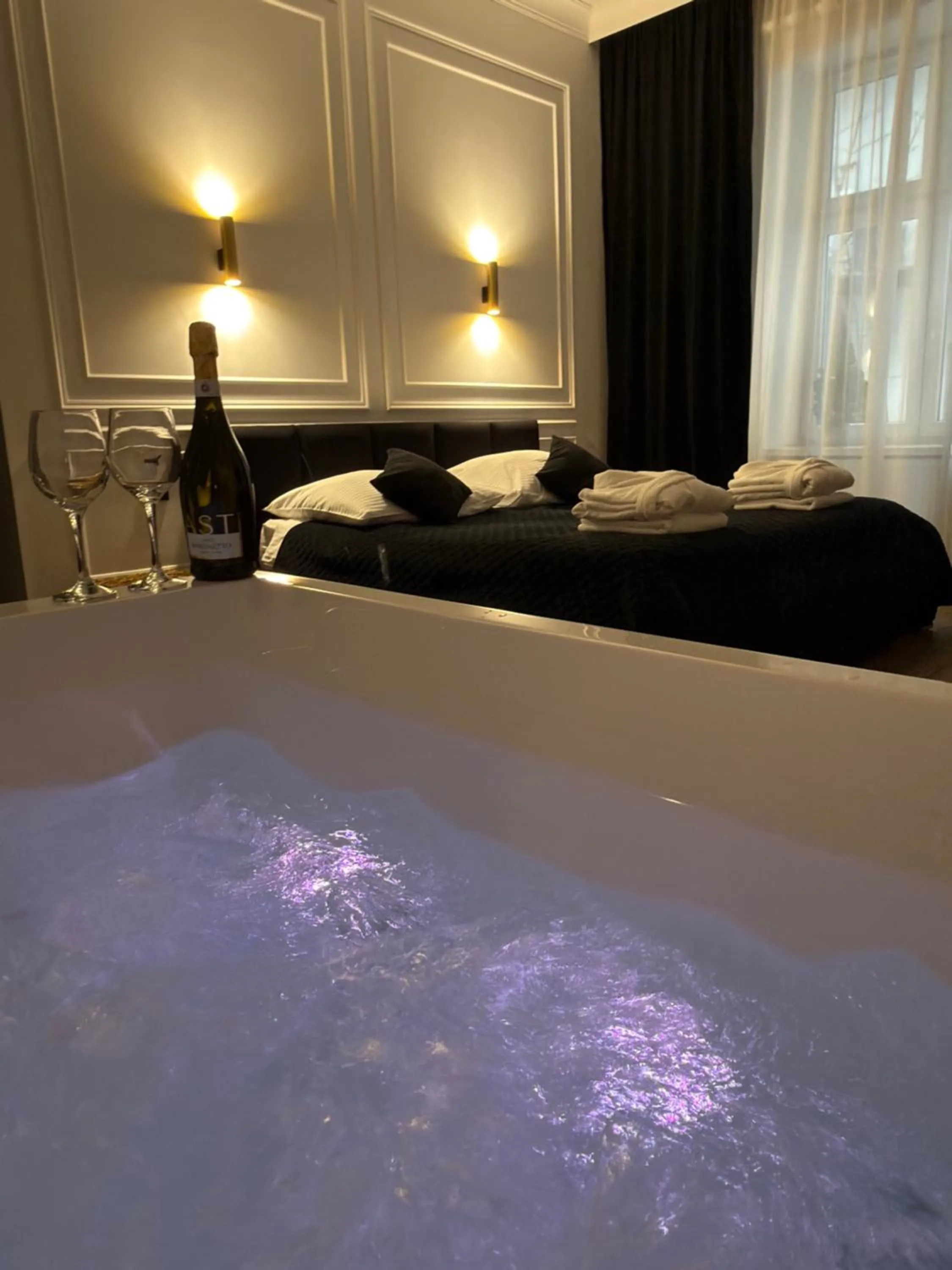Bed in Apartament z Jacuzzi Kraków SHINE Starowiślna