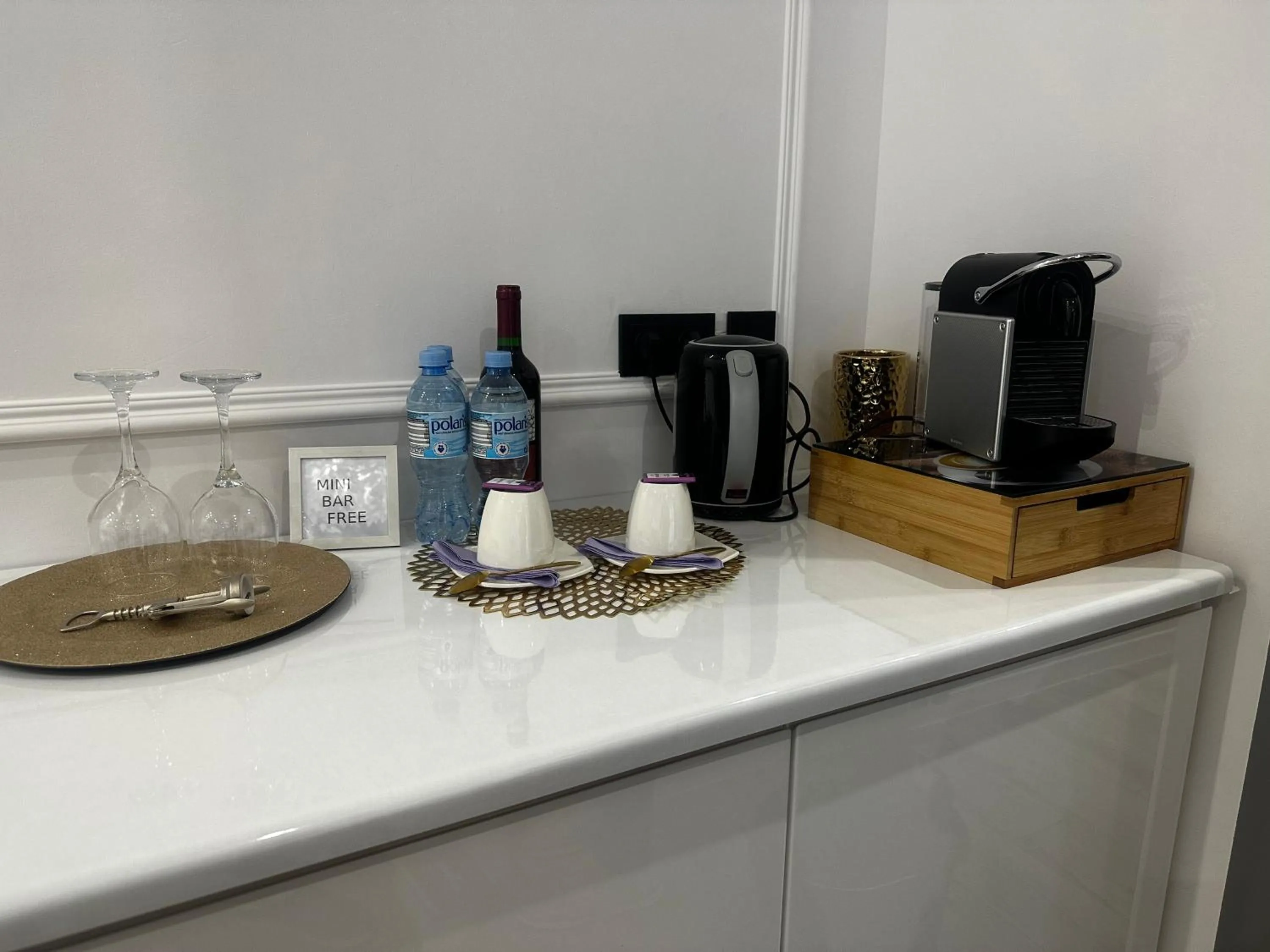Coffee/tea facilities in Apartament z Jacuzzi Kraków SHINE Starowiślna