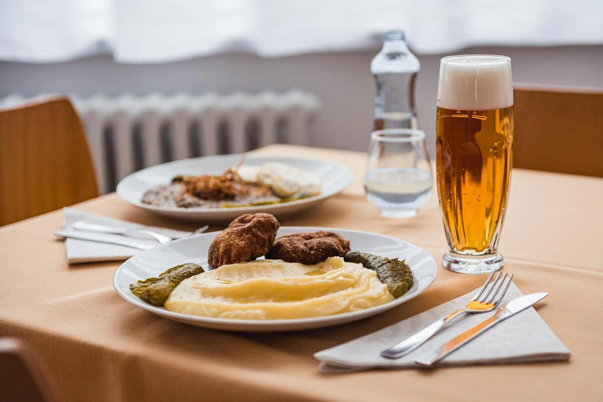 Restaurant/places to eat in HOTEL AGRI