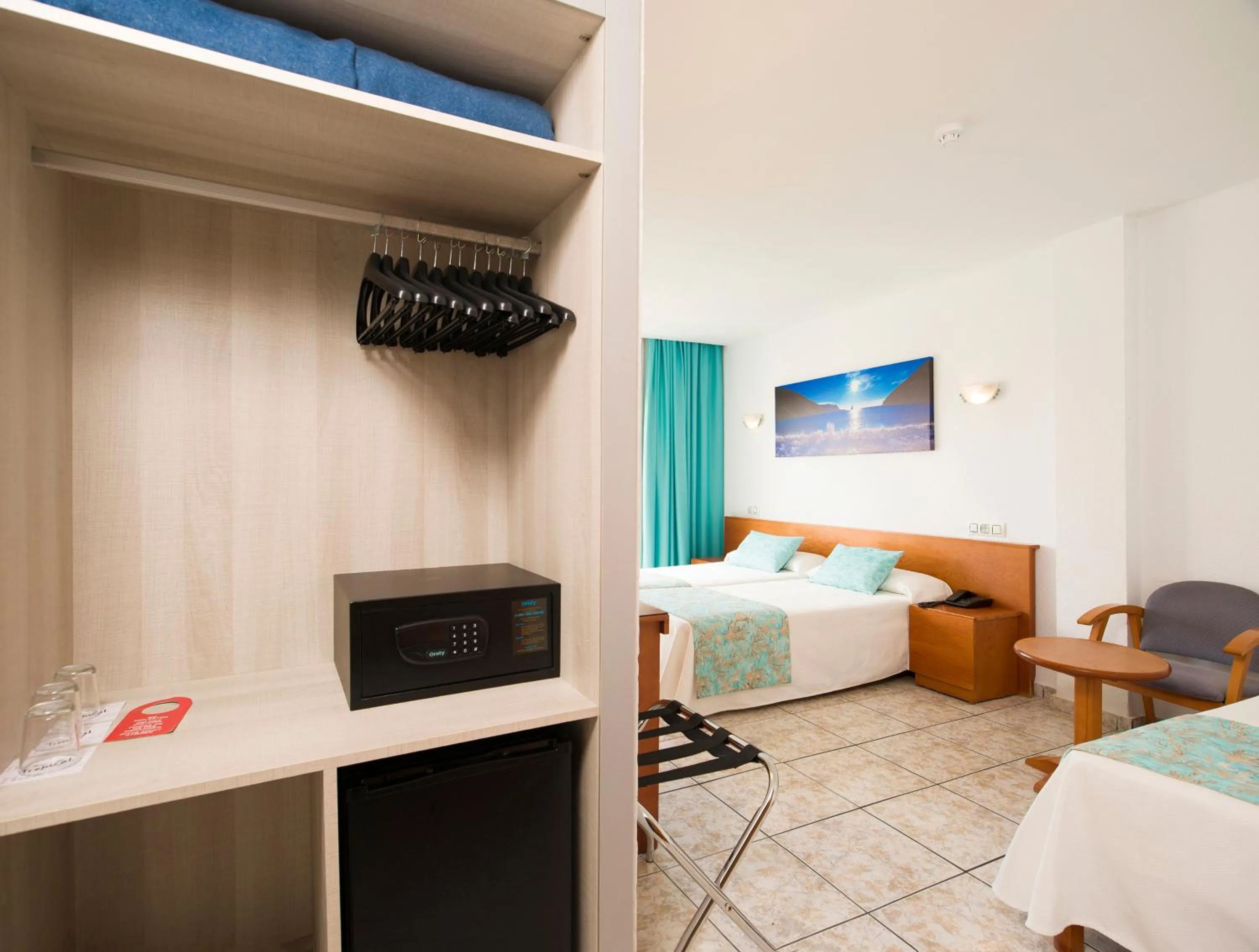 Photo of the whole room, Bed in Hotel Tropical