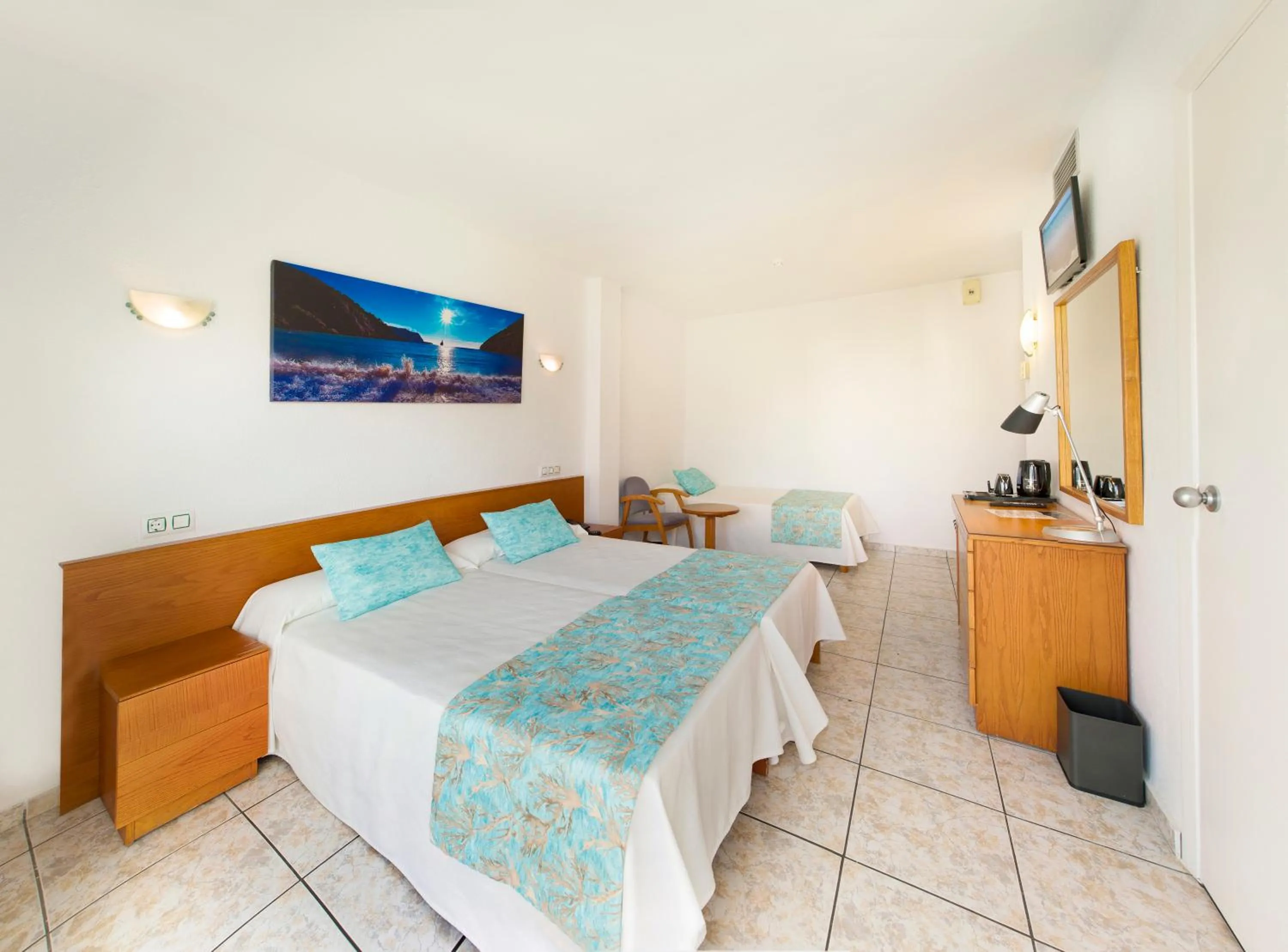 Photo of the whole room, Bed in Hotel Tropical