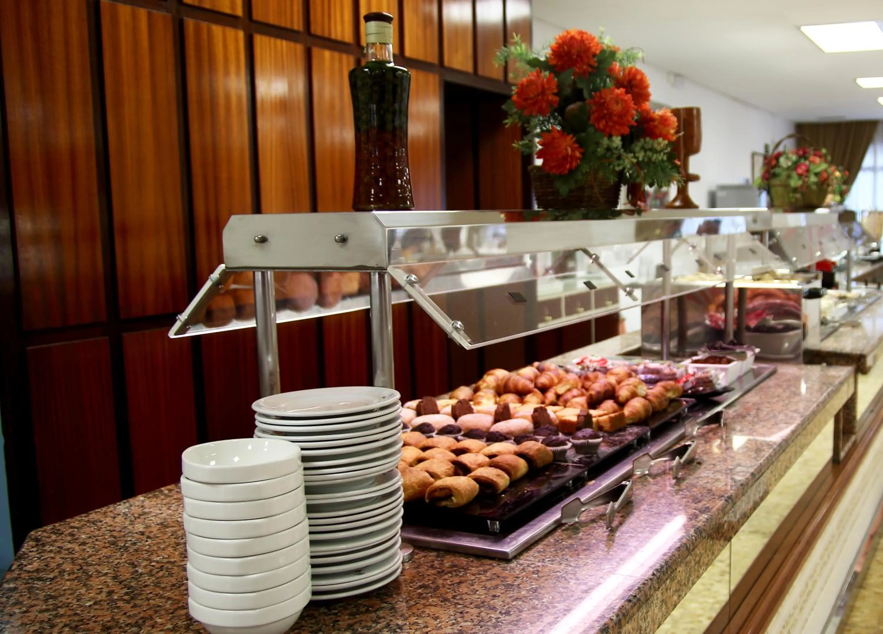 Restaurant/places to eat in Hotel Tropical