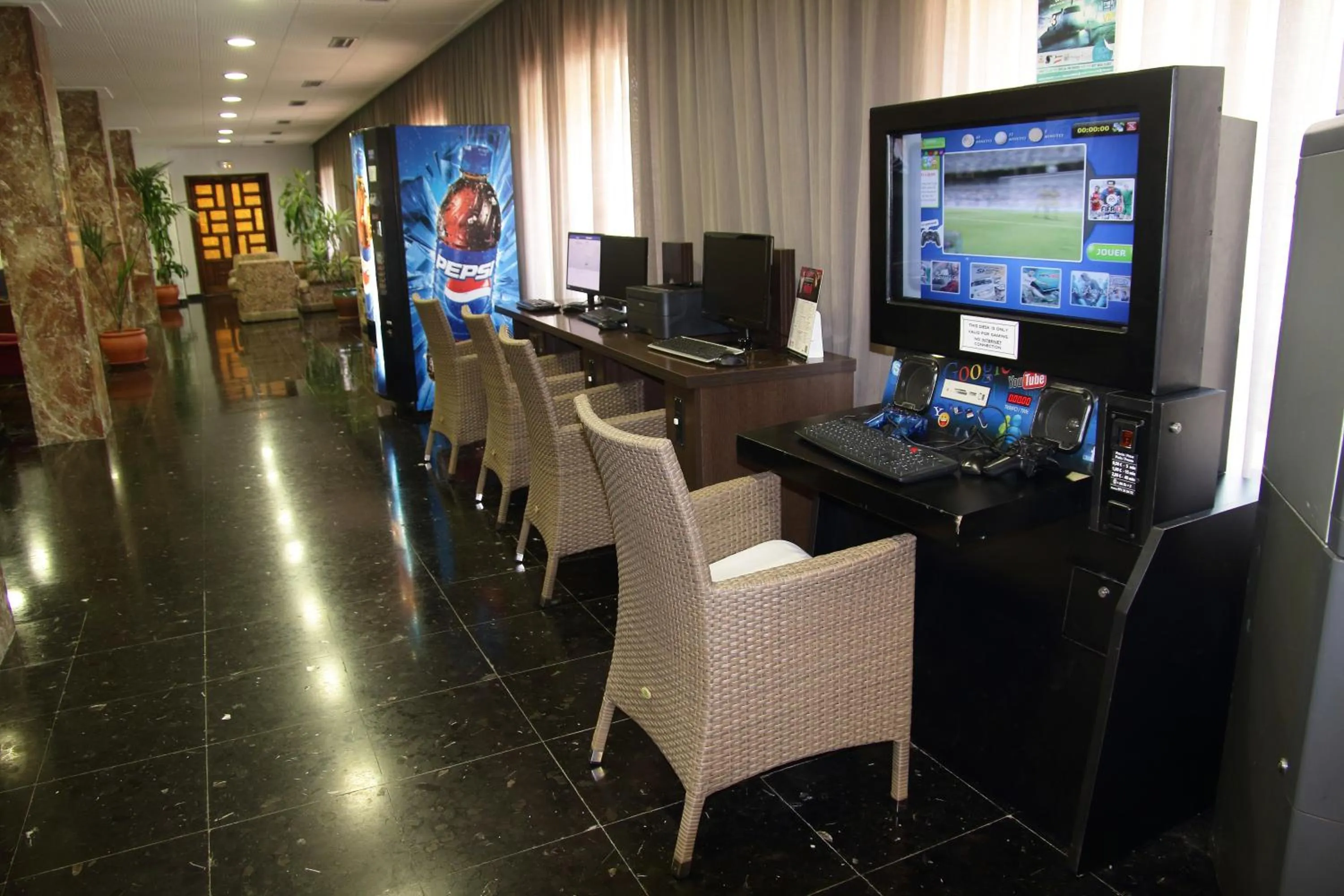 Communal lounge/ TV room in Hotel Tropical