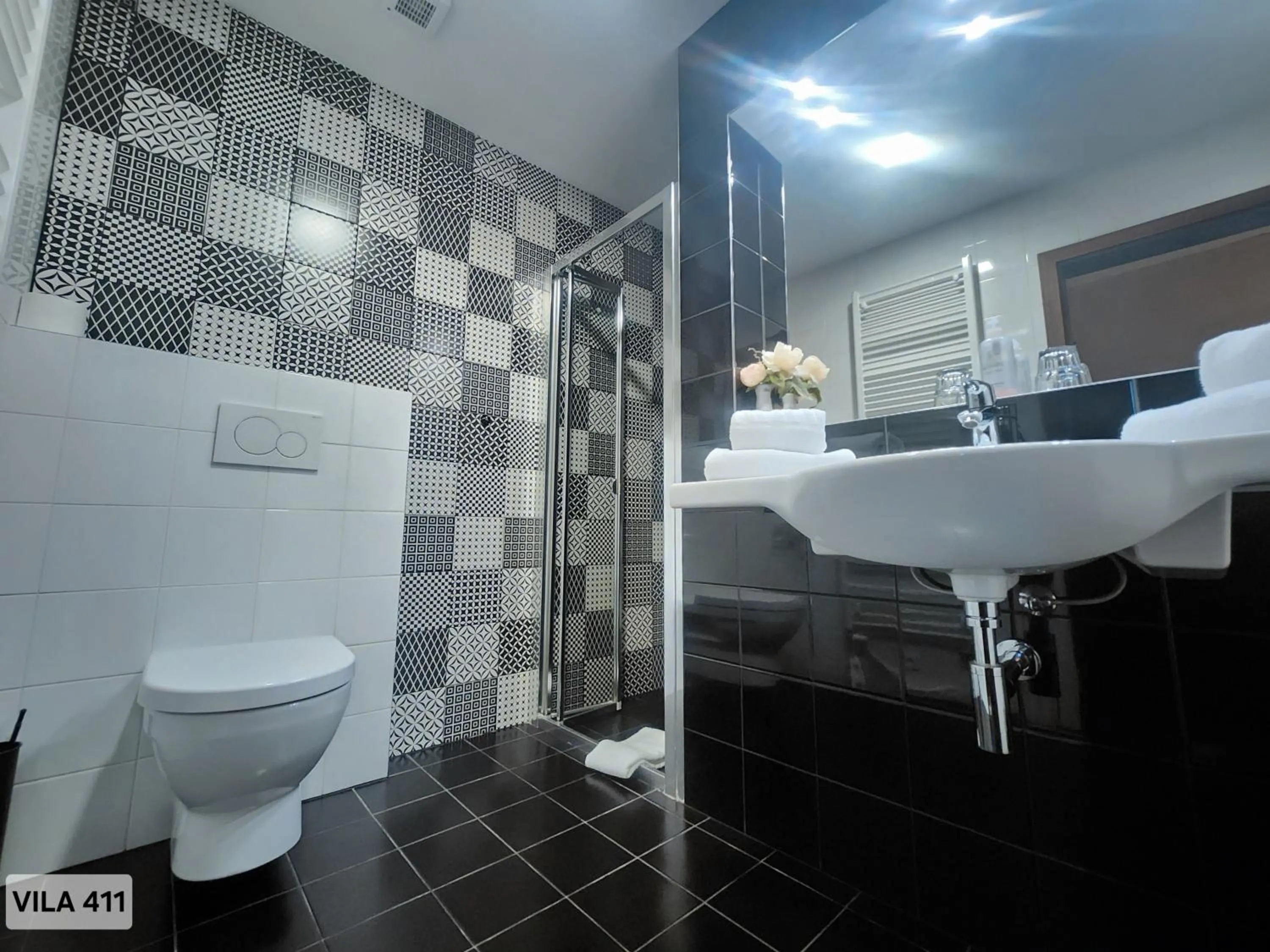 Shower in City Hotel Morris