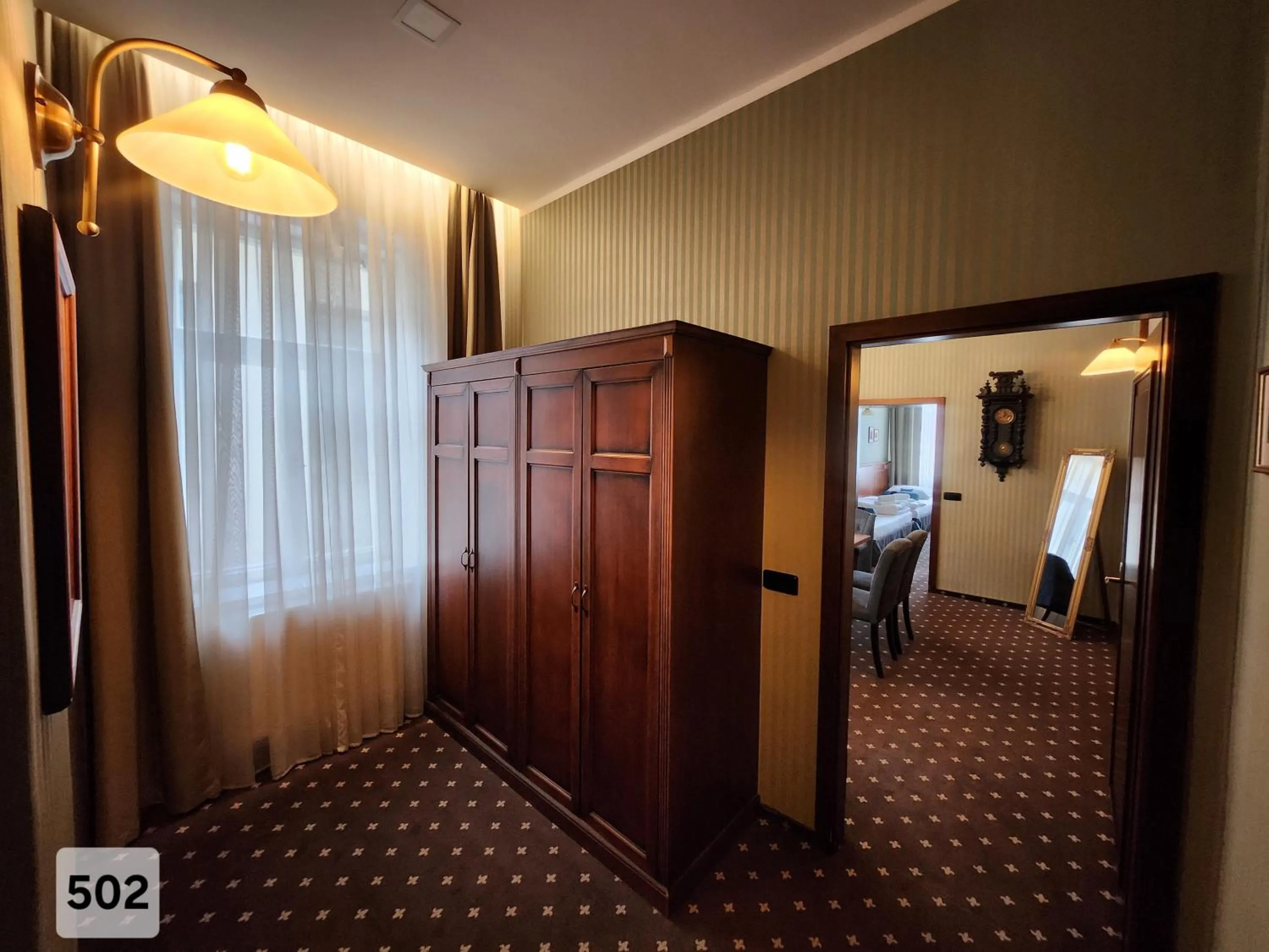Area and facilities in City Hotel Morris