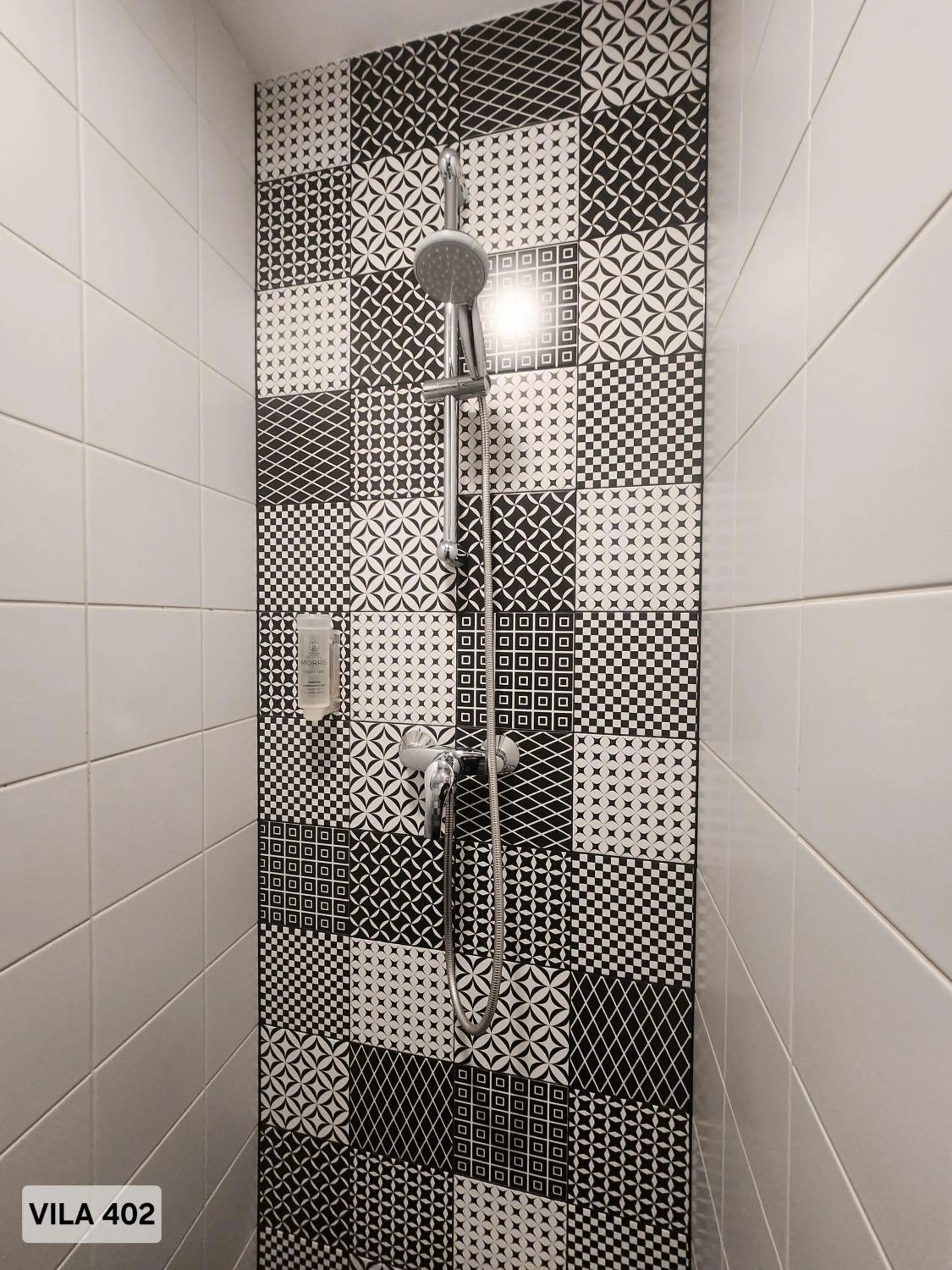 Shower in City Hotel Morris