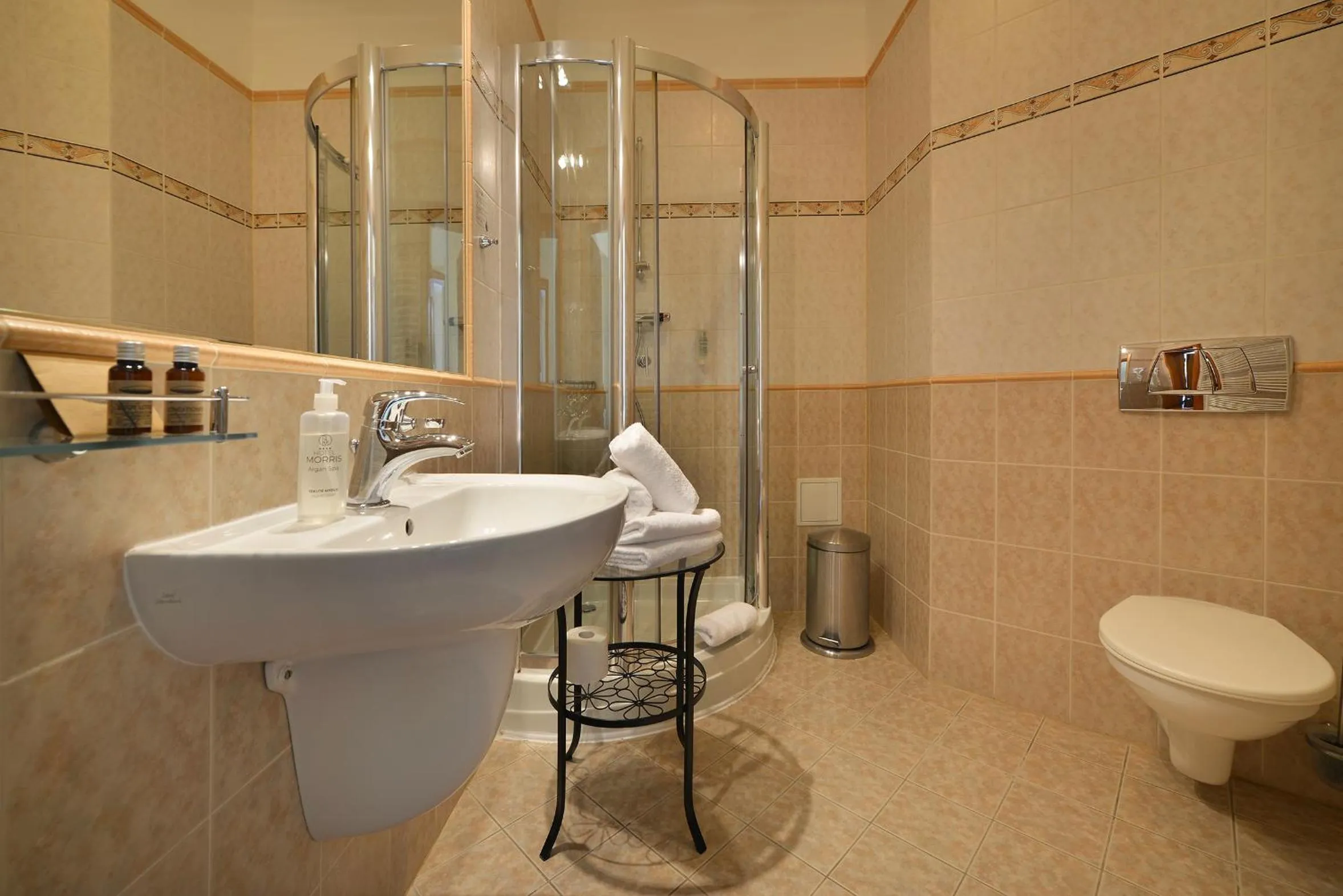 Shower in City Hotel Morris