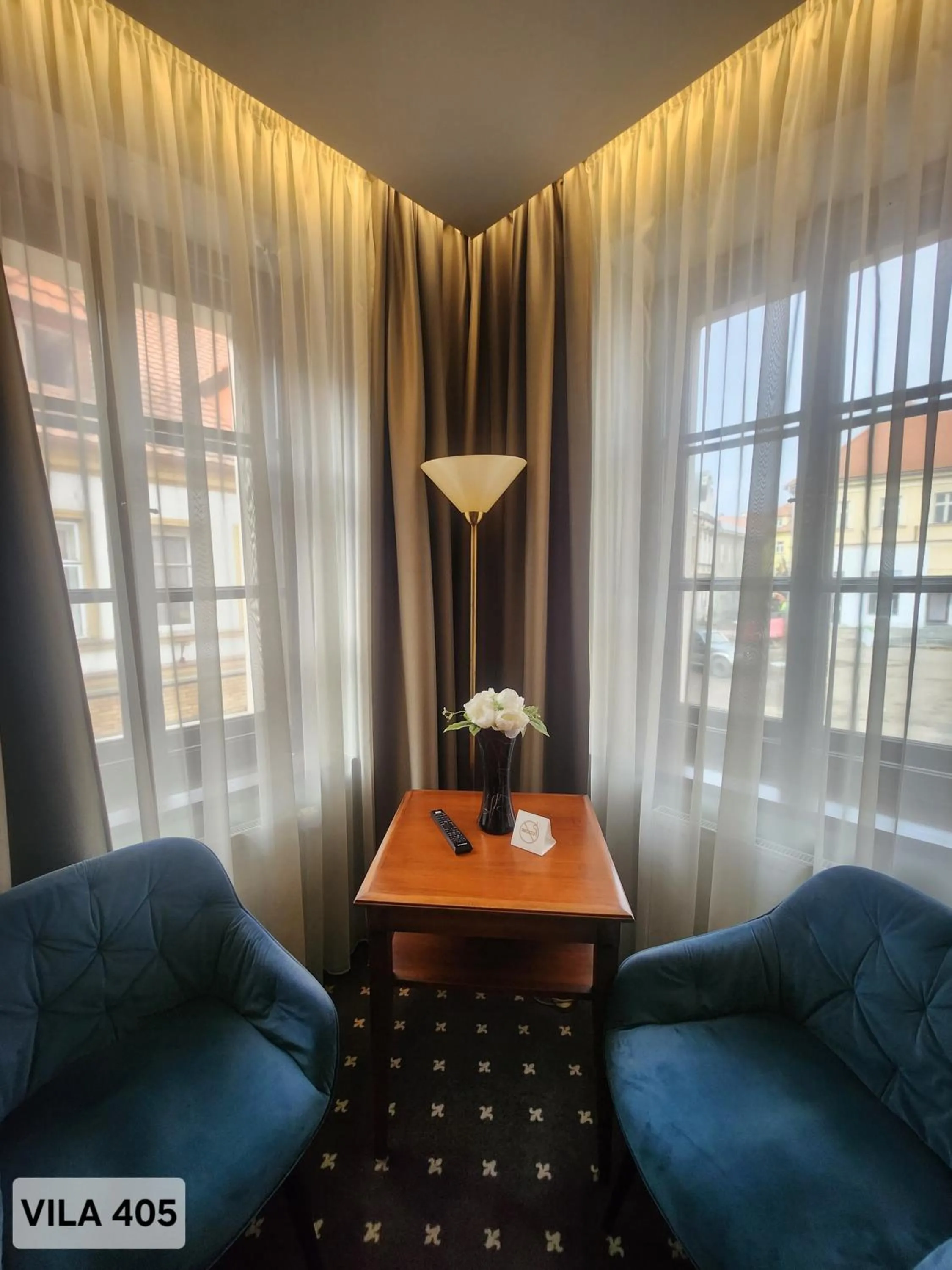 Seating area in City Hotel Morris