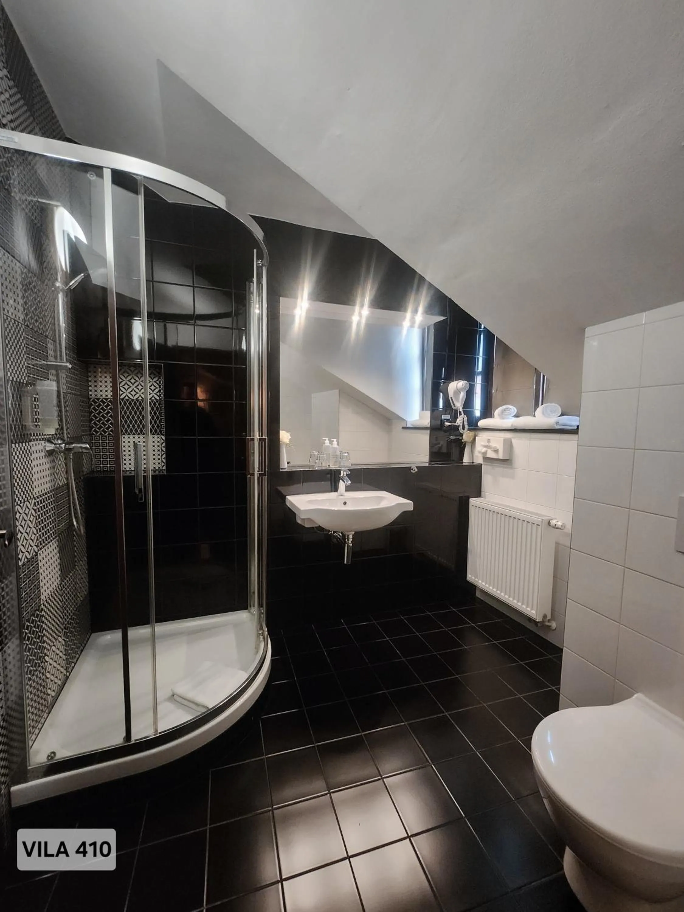 Shower in City Hotel Morris