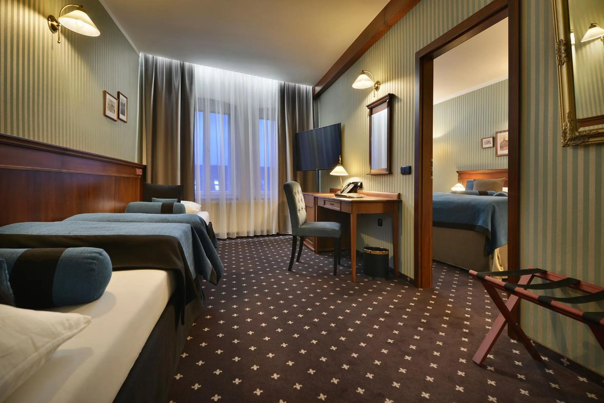 Photo of the whole room, Bed in City Hotel Morris