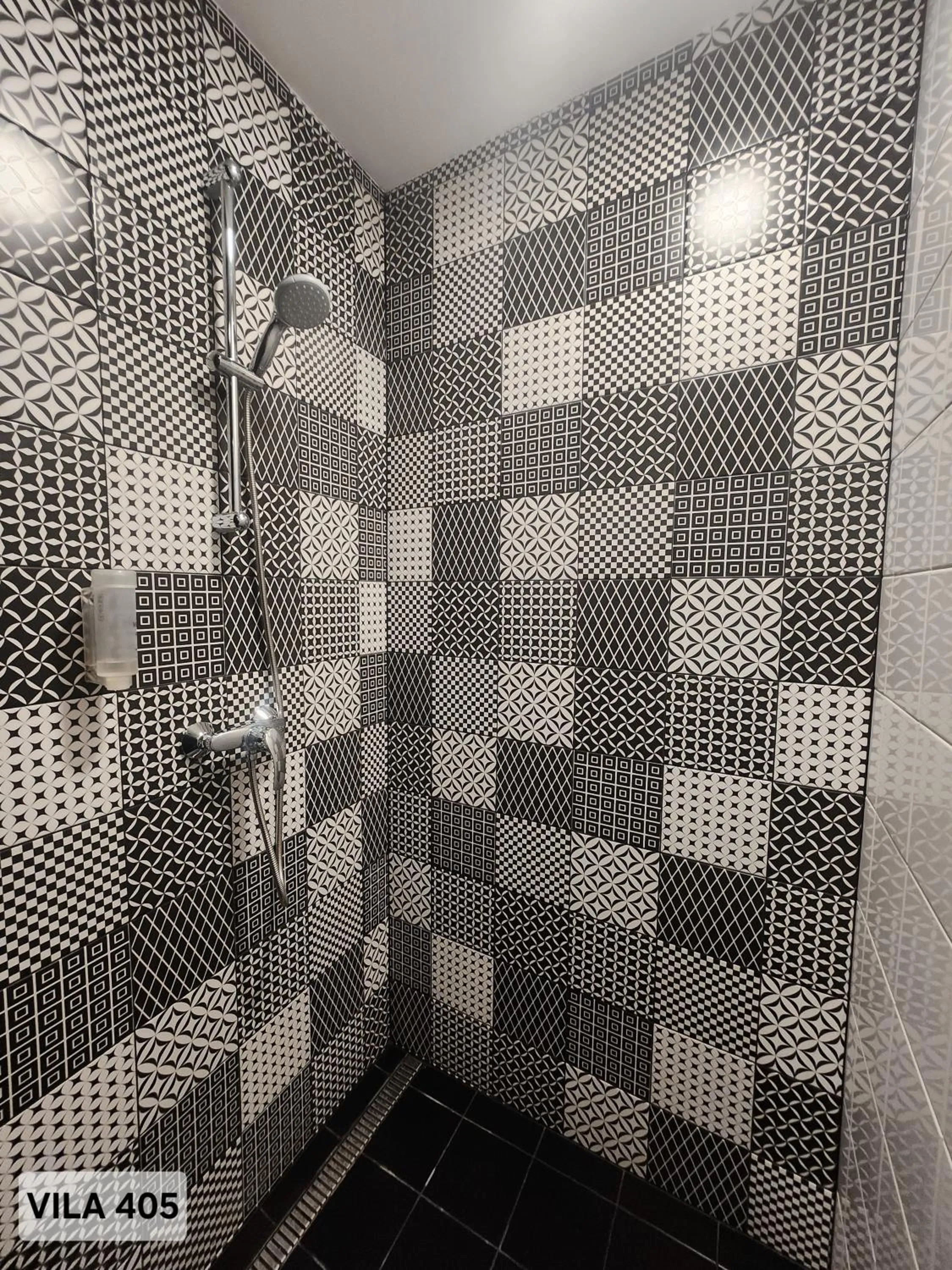 Shower in City Hotel Morris