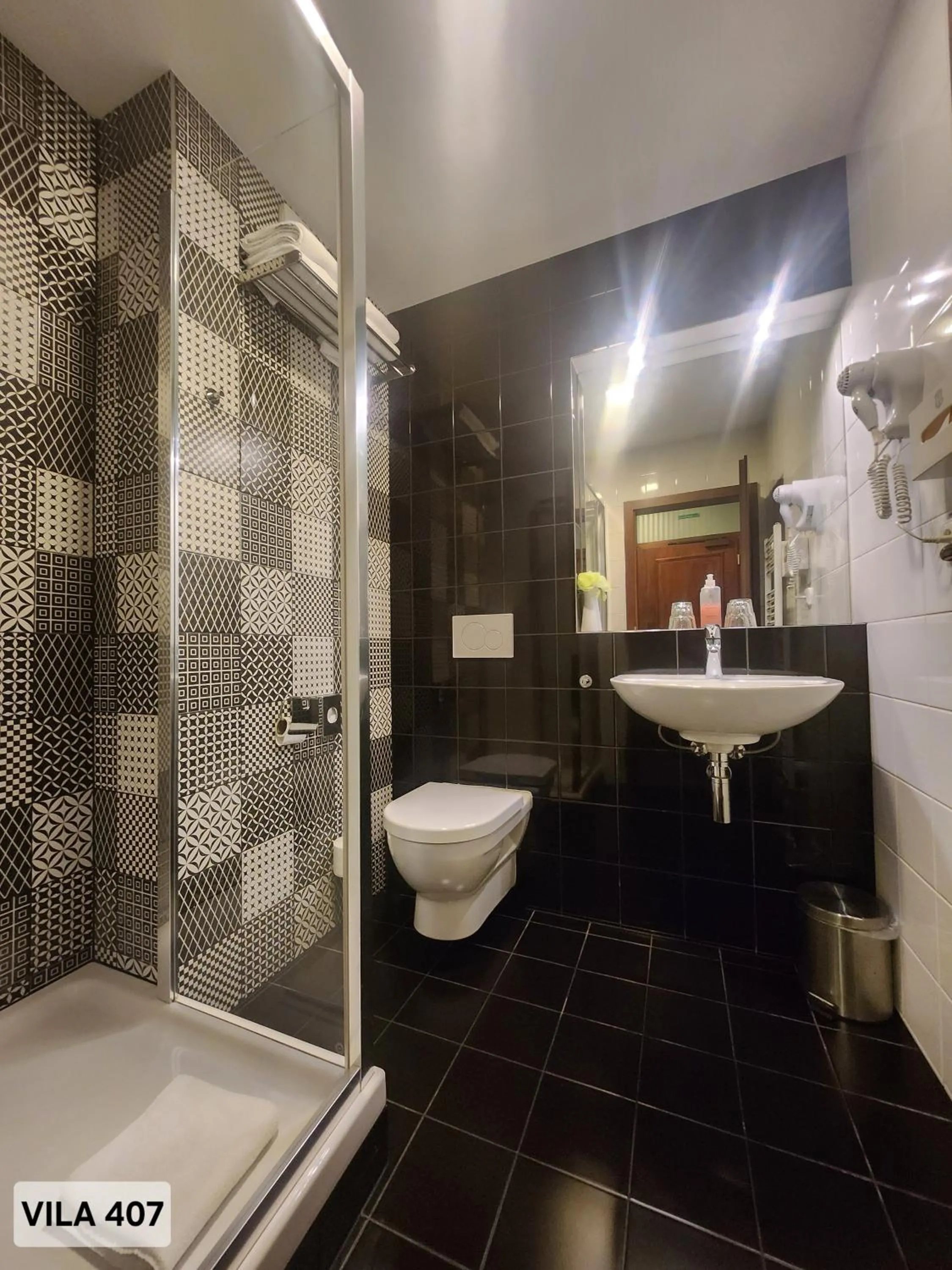 Shower in City Hotel Morris