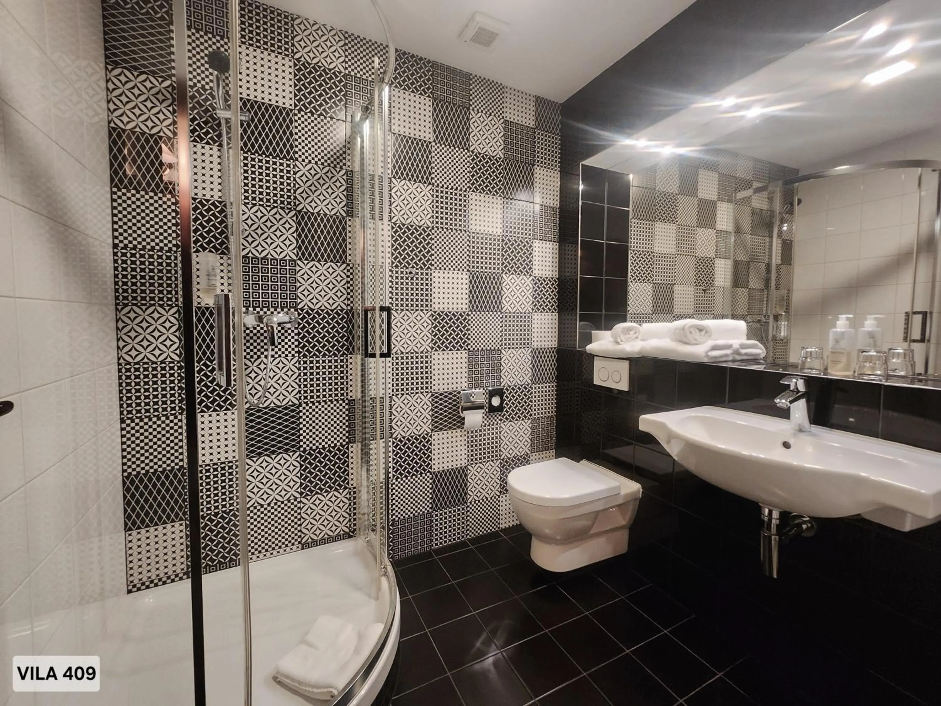 Shower in City Hotel Morris