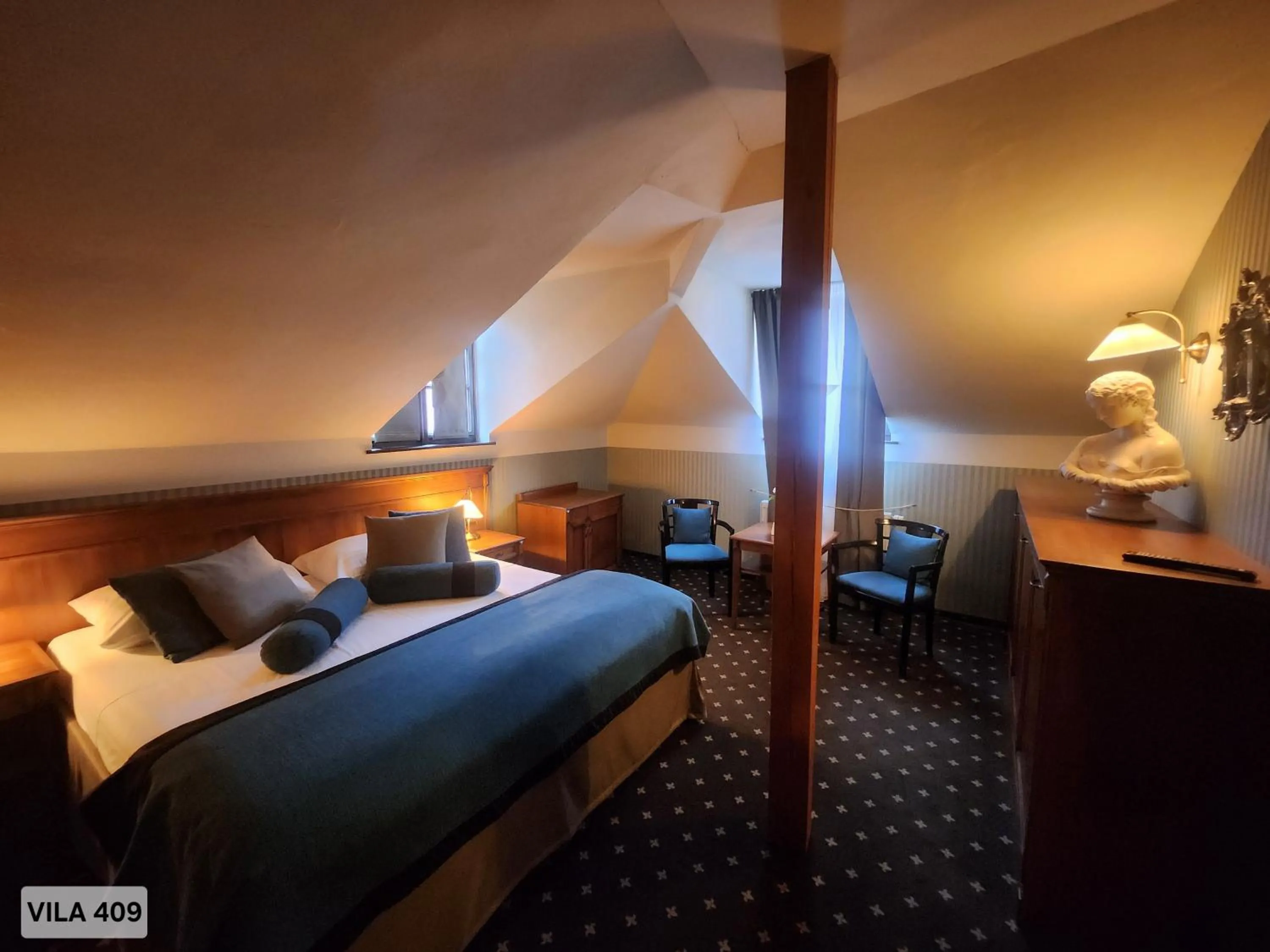 Bed in City Hotel Morris