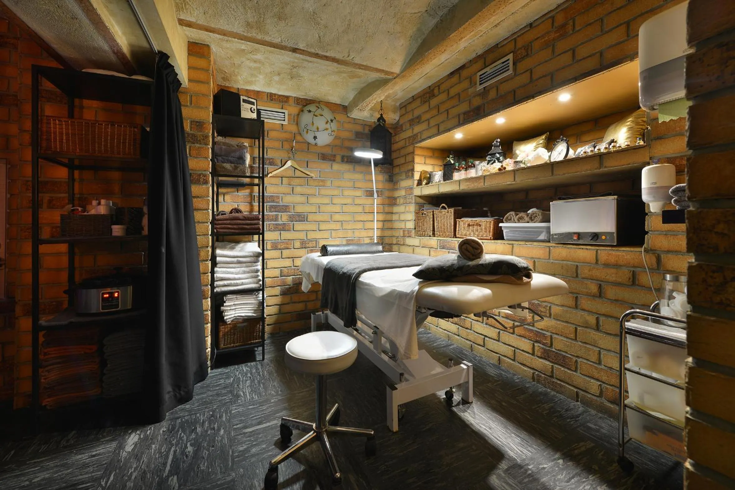 Massage in City Hotel Morris