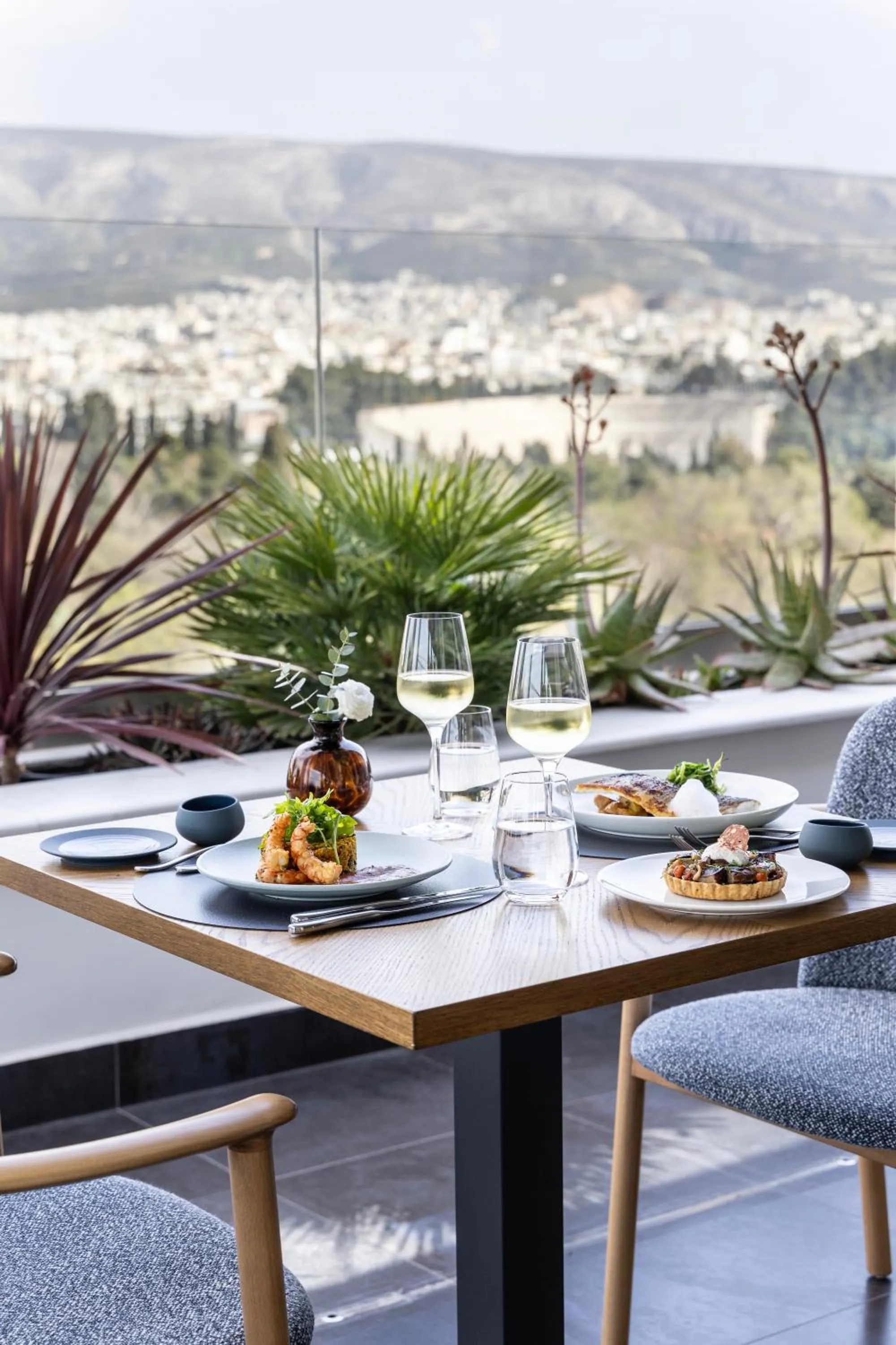 Restaurant/places to eat in Amalia Hotel Athens