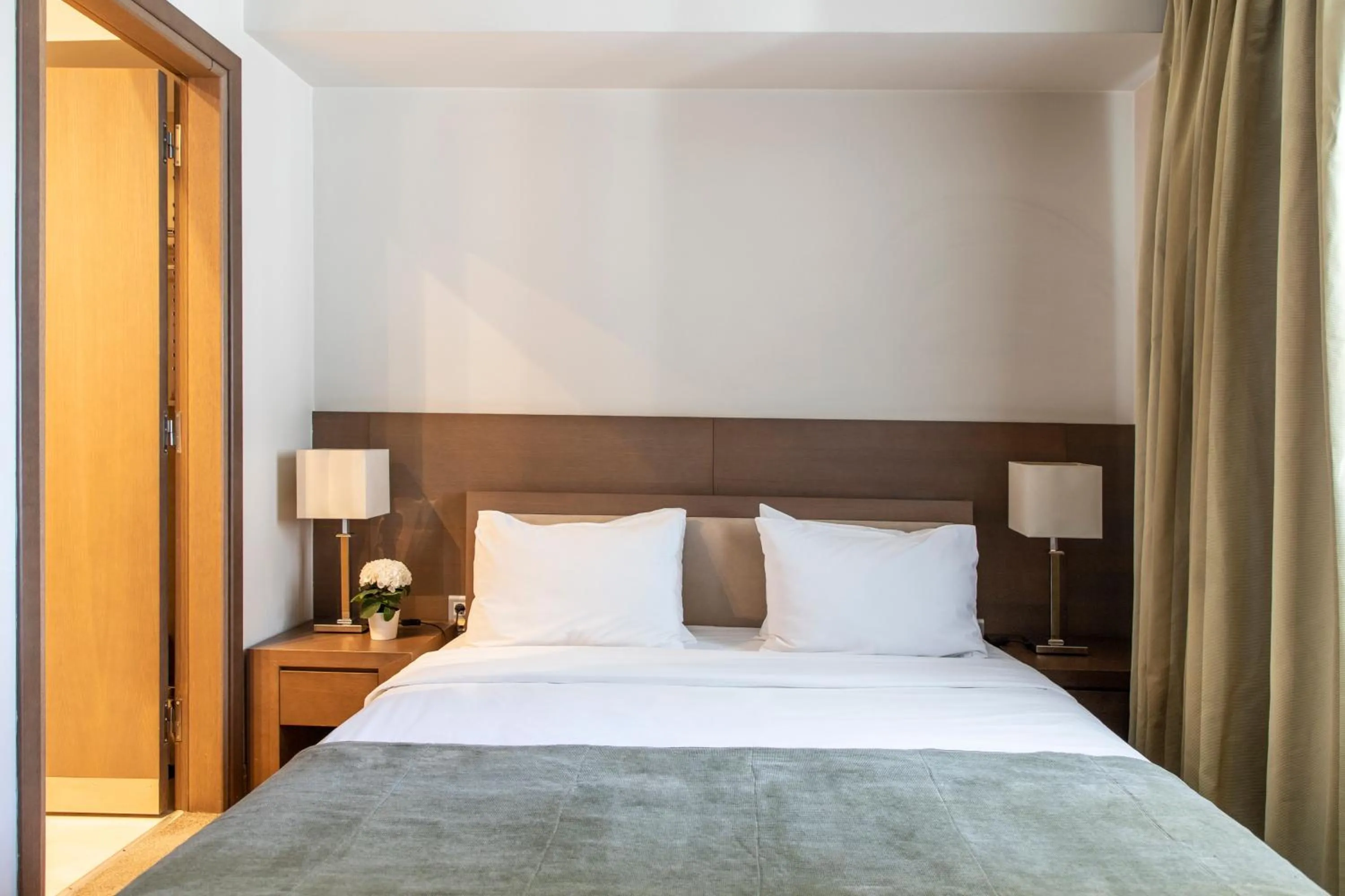 Bed in Amalia Hotel Athens