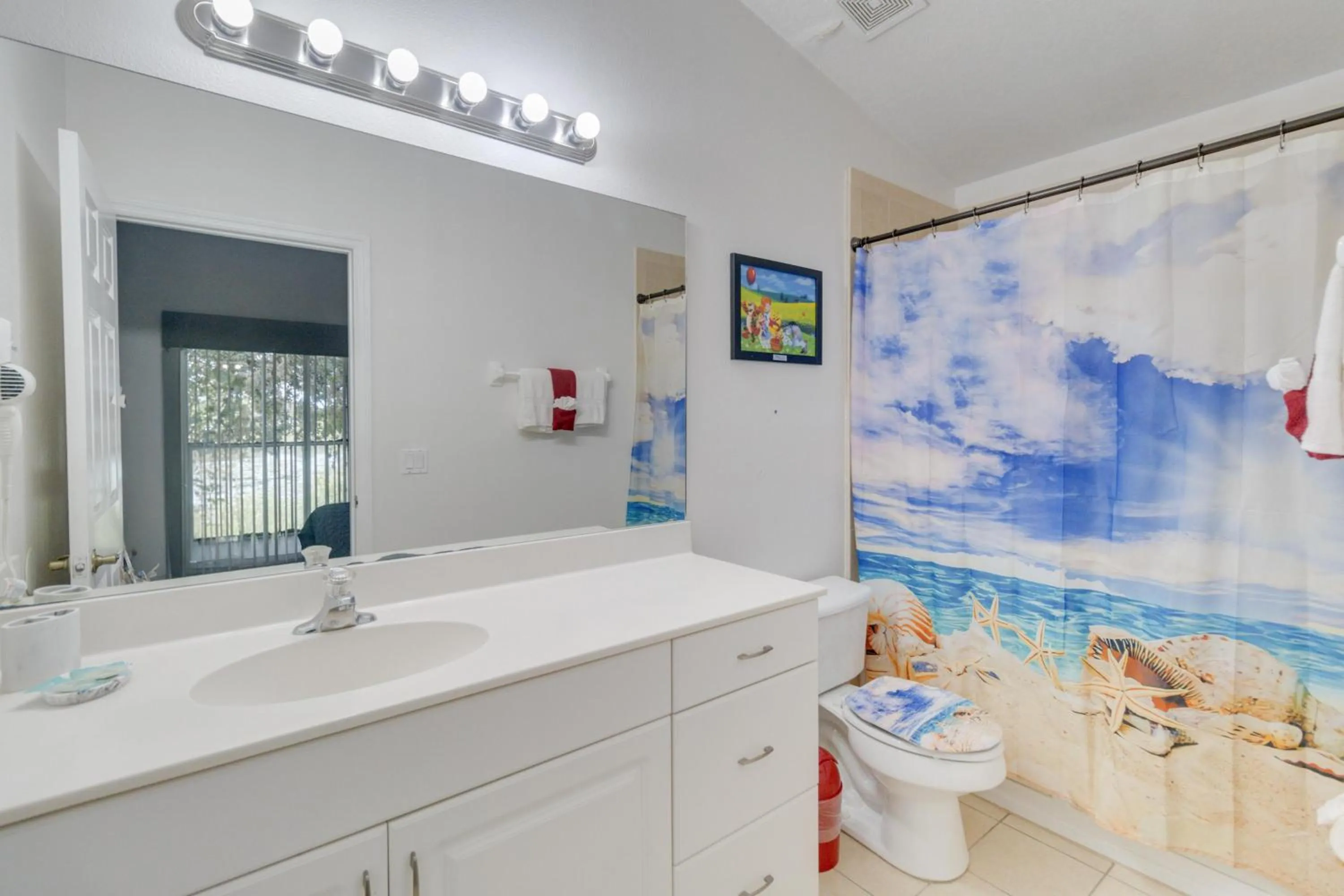 Property building in Huge Screened Patio That Overlooks Lake Buck, Near Famous Attractions!!