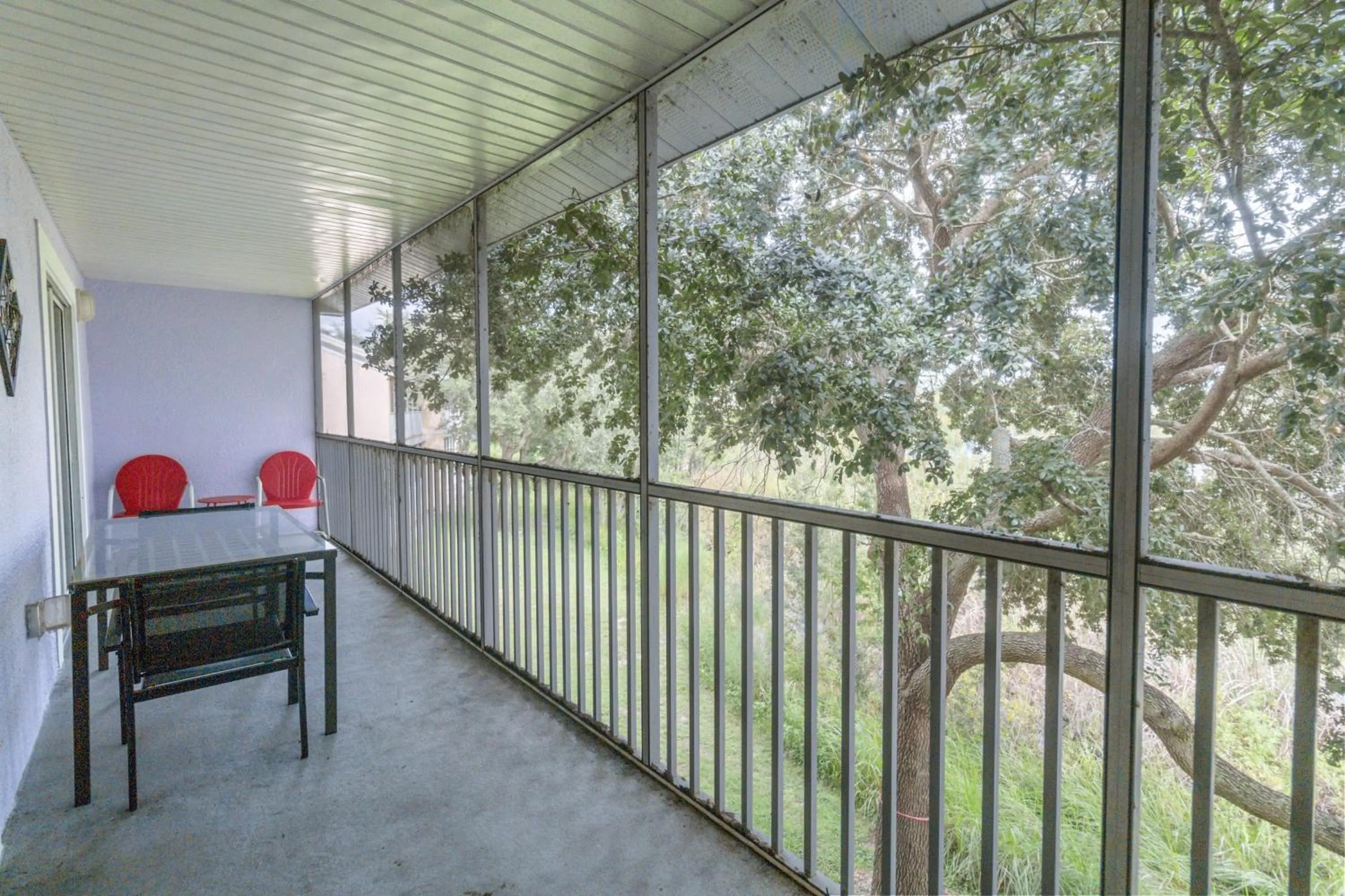 Property building in Huge Screened Patio That Overlooks Lake Buck, Near Famous Attractions!!