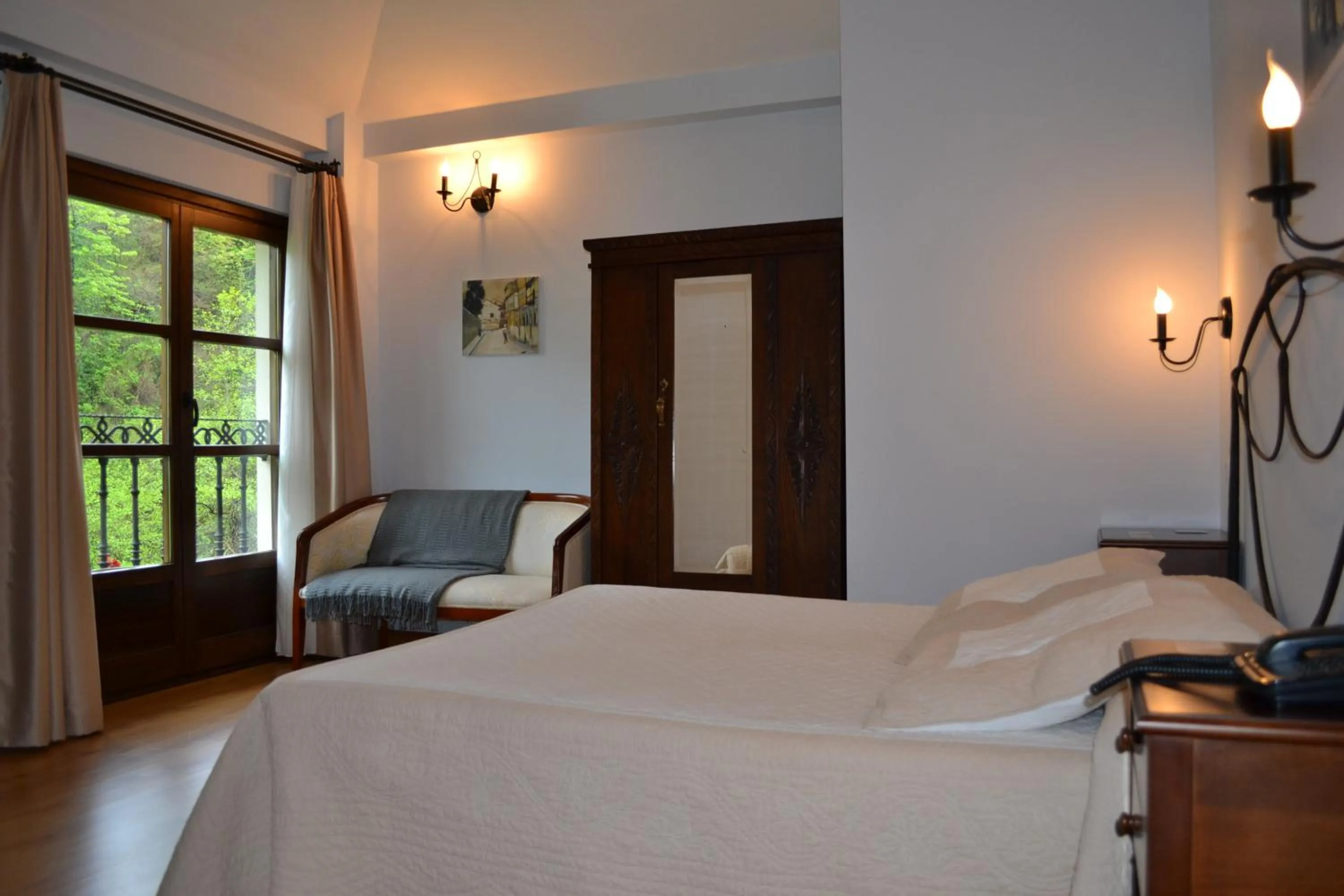 Photo of the whole room, Bed in Alesga Hotel Rural - Valles del Oso -Asturias