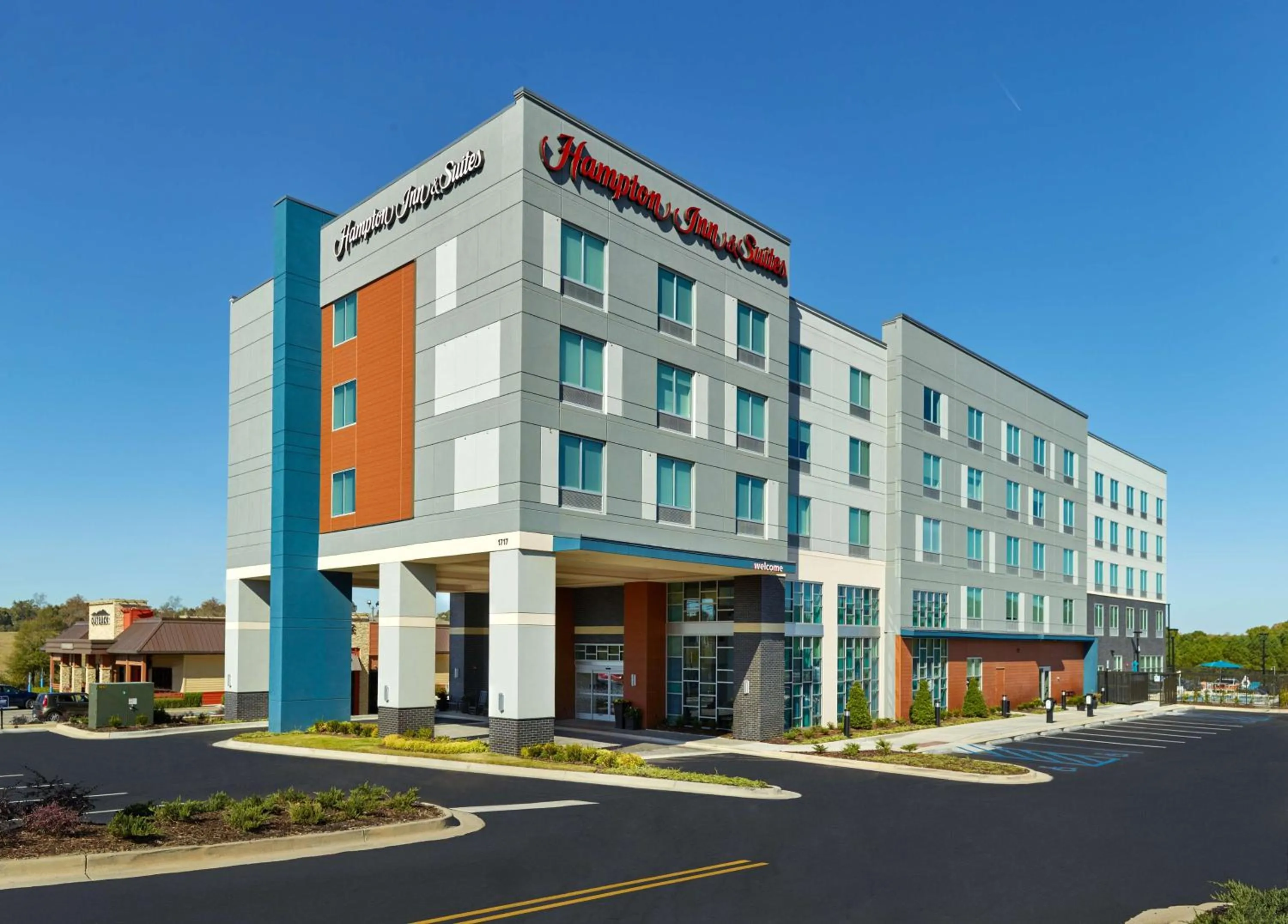 Property building in Hampton Inn & Suites Fultondale Birmingham I 65, Al